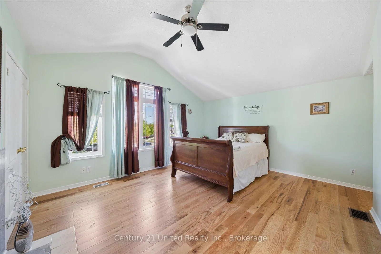 Photo 28 of 122 Parcells Crescent, Peterborough, Otonabee Ward 1 — HOMEH