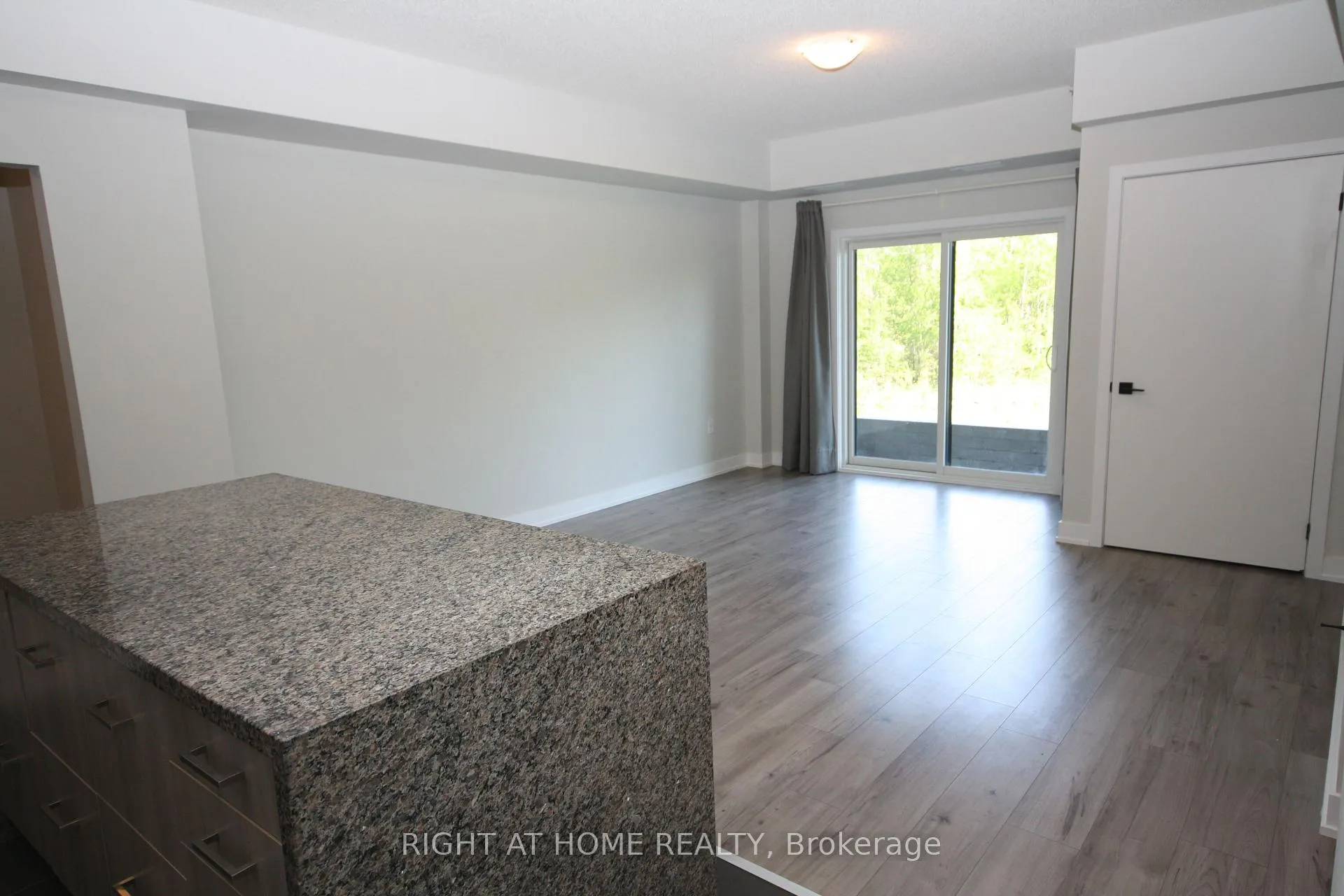Photo 7 of Unit 108, 5 Chef Lane, Barrie, Rural Barrie Southeast — HOMEH