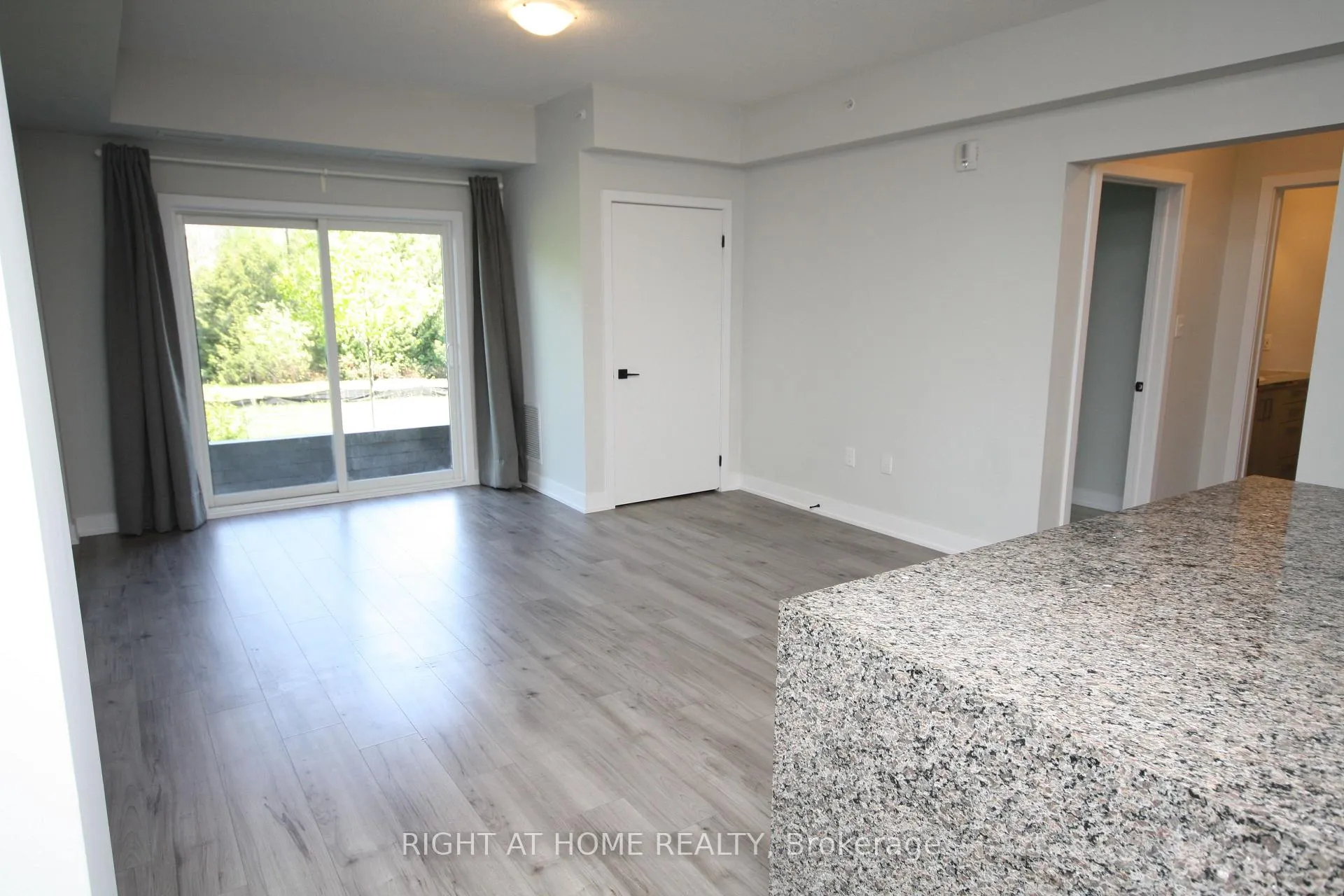 Photo 8 of Unit 108, 5 Chef Lane, Barrie, Rural Barrie Southeast — HOMEH