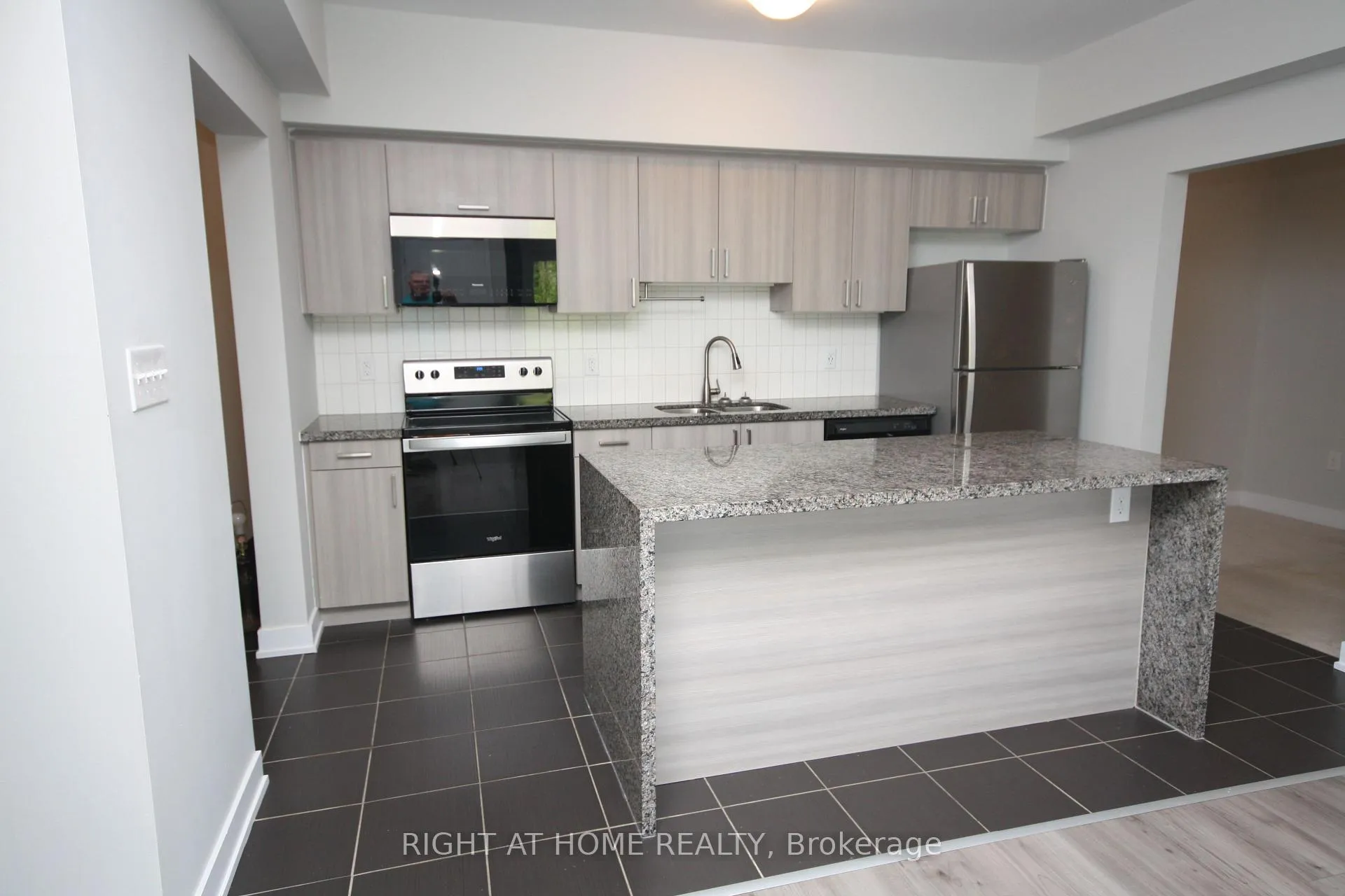 Photo 9 of Unit 108, 5 Chef Lane, Barrie, Rural Barrie Southeast — HOMEH