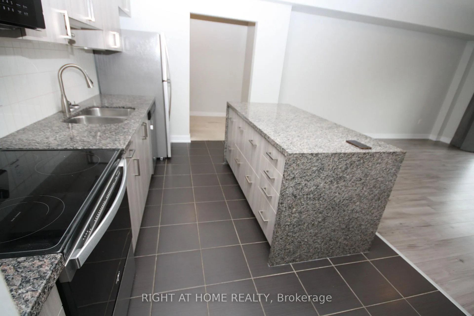 Photo 11 of Unit 108, 5 Chef Lane, Barrie, Rural Barrie Southeast — HOMEH