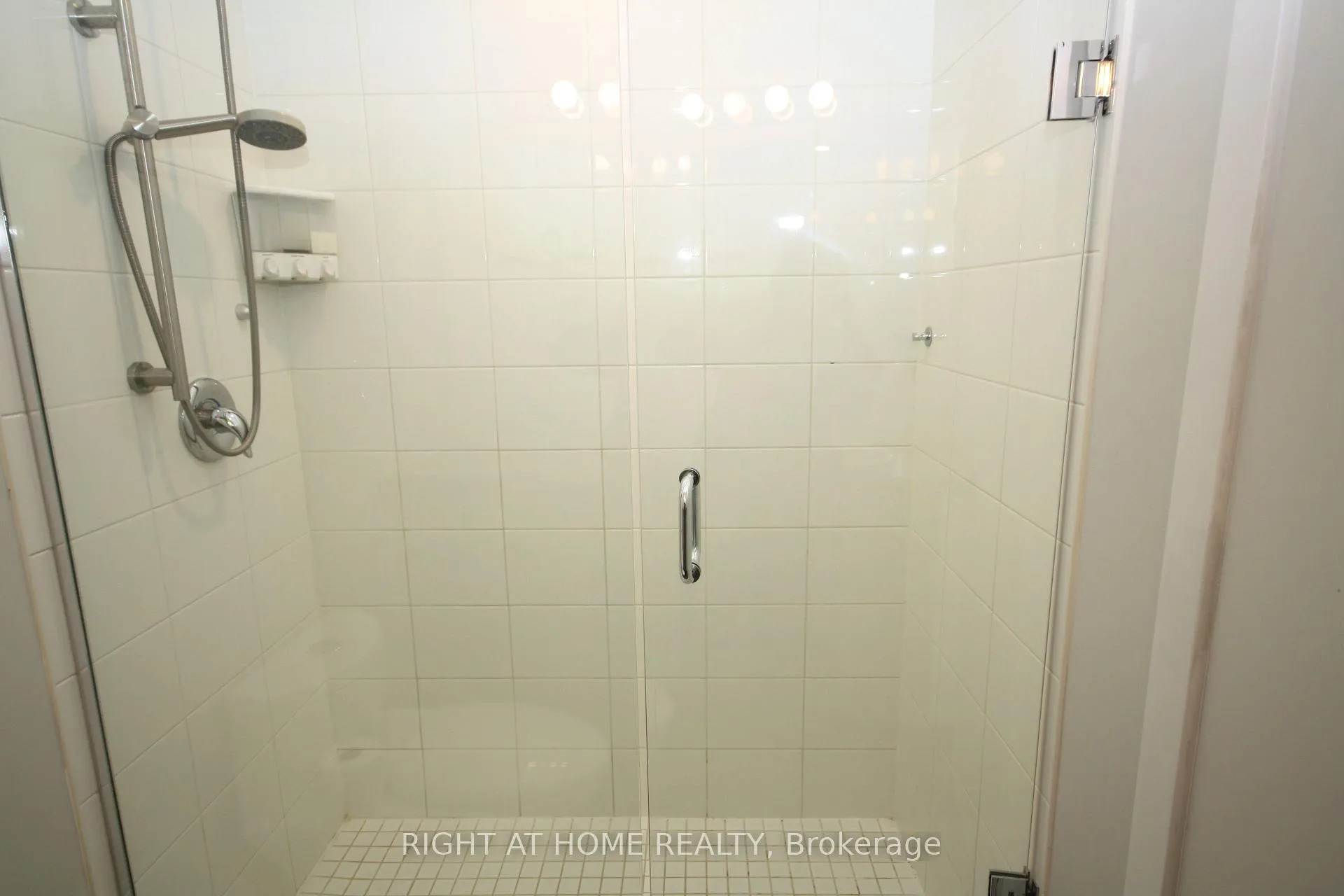Photo 19 of Unit 108, 5 Chef Lane, Barrie, Rural Barrie Southeast — HOMEH