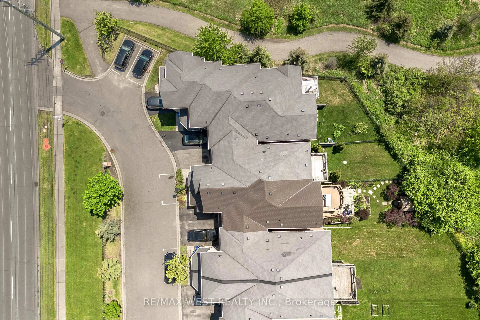 Photo 4 of Unit 3, 9704 Mclaughlin Road N, Brampton, Fletcher's Creek Village — HOMEH