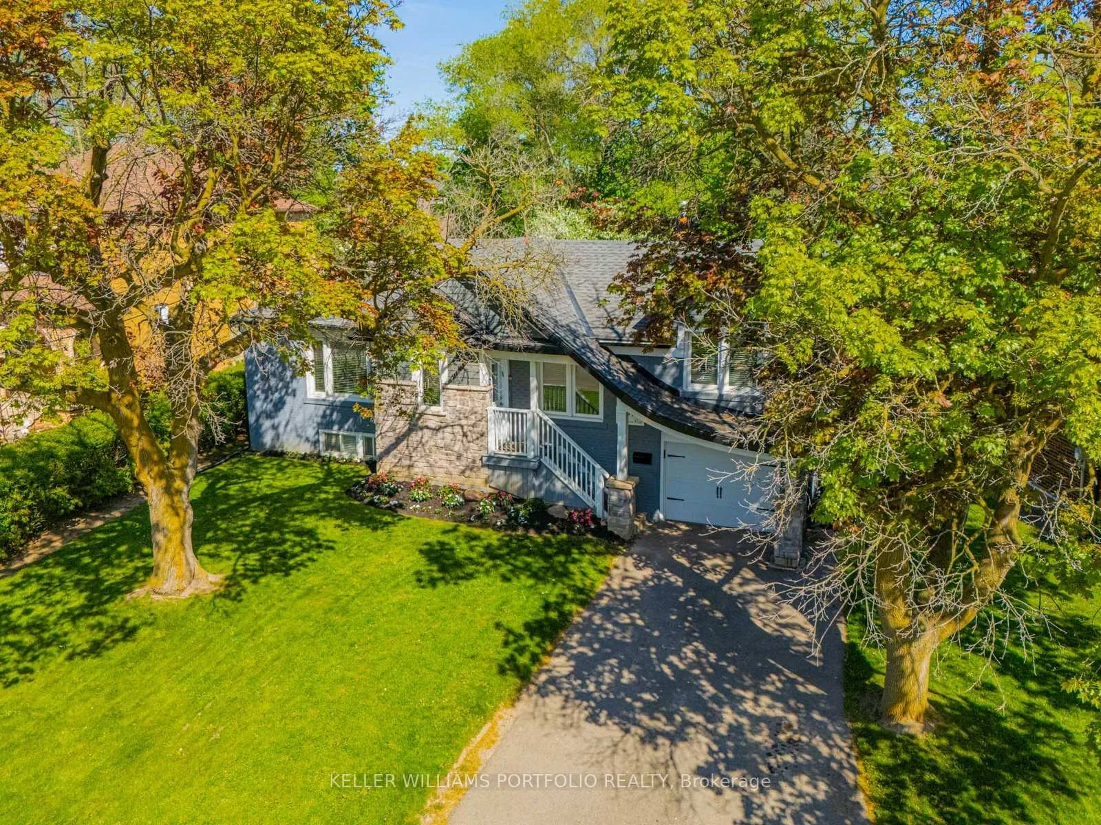 Photo 2 of 81 Lynnhaven Road N, Toronto, Englemount-Lawrence — HOMEH