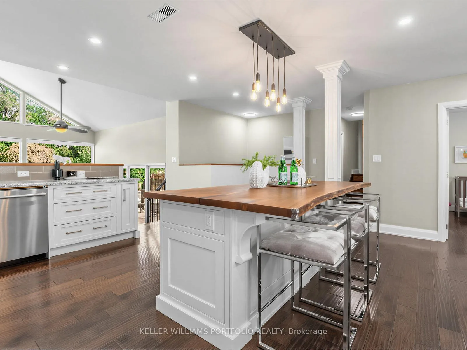 Photo 6 of 81 Lynnhaven Road N, Toronto, Englemount-Lawrence — HOMEH
