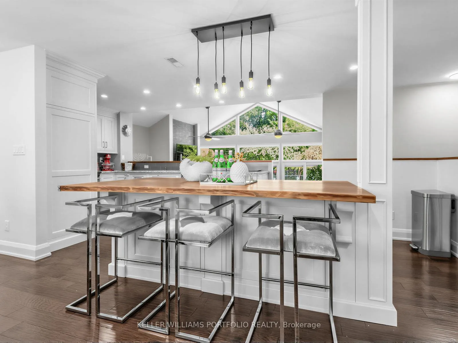 Photo 7 of 81 Lynnhaven Road N, Toronto, Englemount-Lawrence — HOMEH