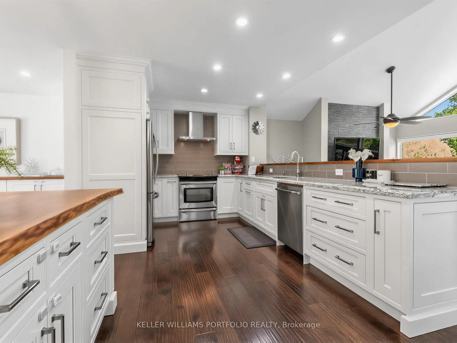 Photo 8 of 81 Lynnhaven Road N, Toronto, Englemount-Lawrence — HOMEH