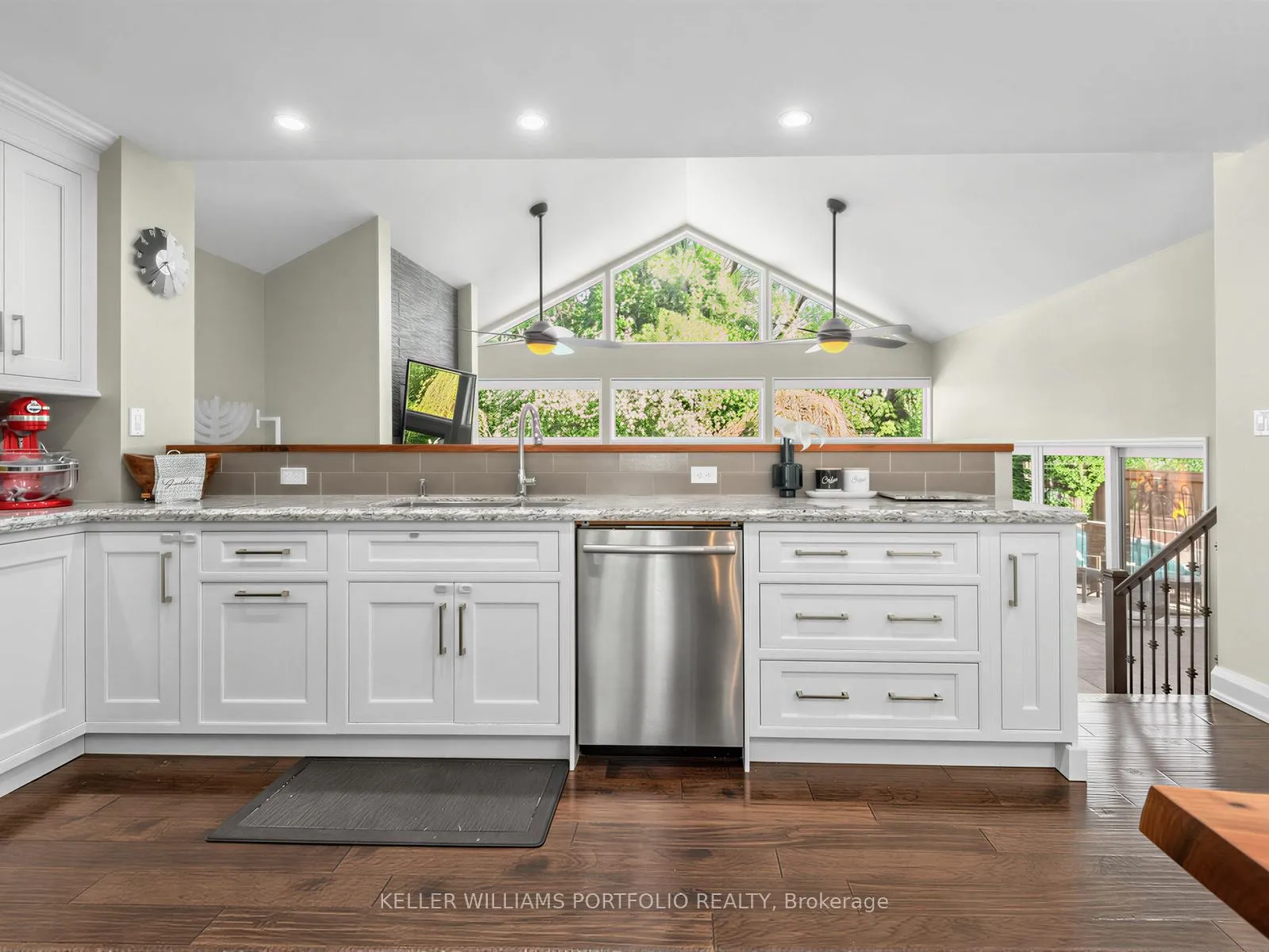 Photo 9 of 81 Lynnhaven Road N, Toronto, Englemount-Lawrence — HOMEH