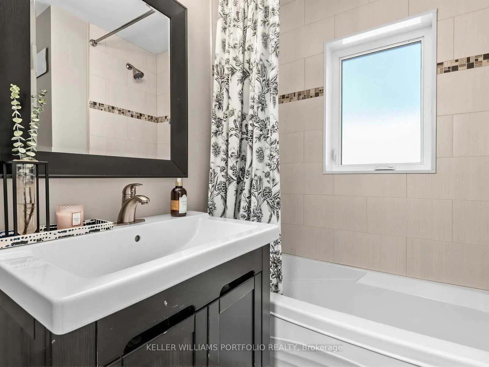 Photo 16 of 81 Lynnhaven Road N, Toronto, Englemount-Lawrence — HOMEH