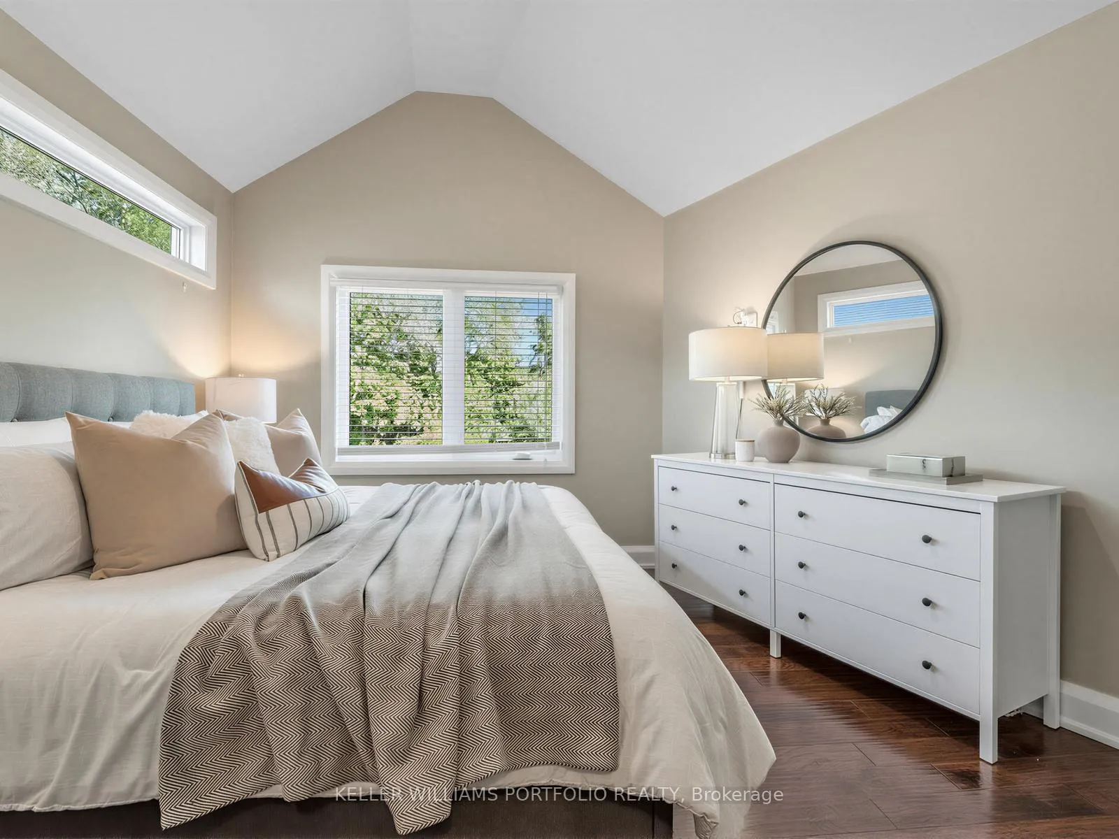 Photo 17 of 81 Lynnhaven Road N, Toronto, Englemount-Lawrence — HOMEH