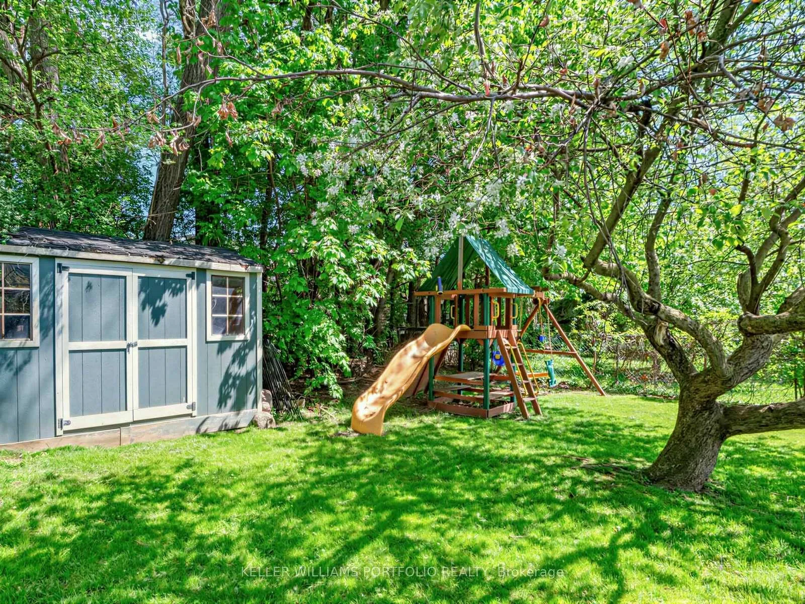 Photo 29 of 81 Lynnhaven Road N, Toronto, Englemount-Lawrence — HOMEH
