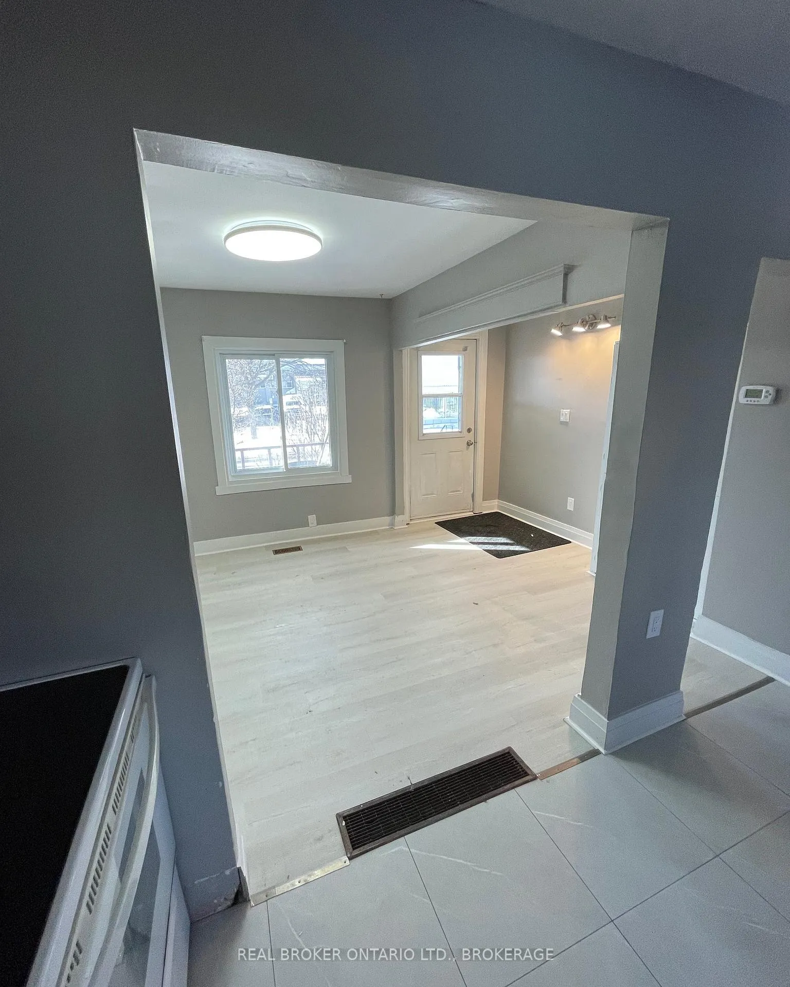 Photo 10 of 302 Mcconnell Avenue, Cornwall — HOMEH