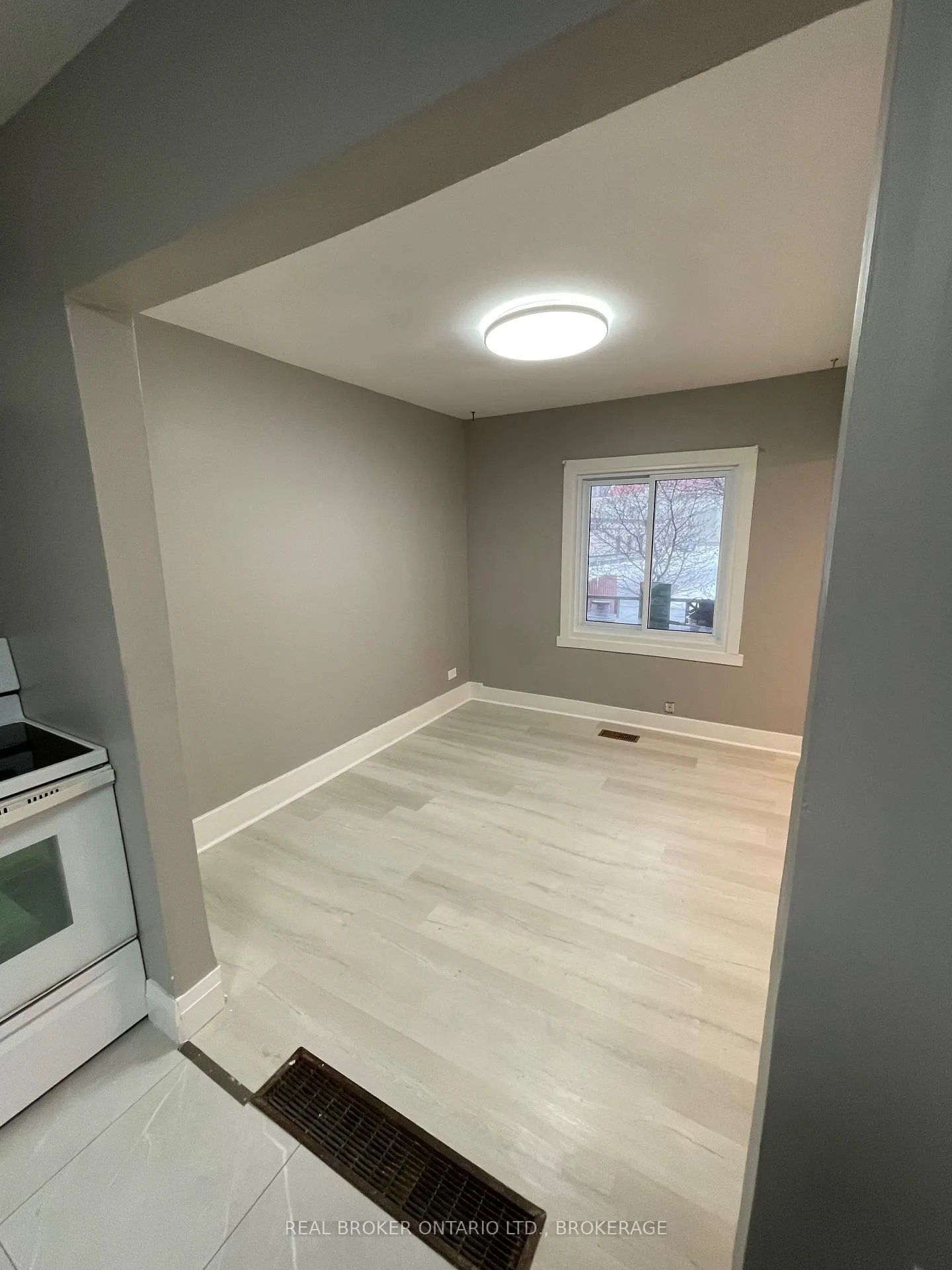 Photo 19 of 302 Mcconnell Avenue, Cornwall — HOMEH
