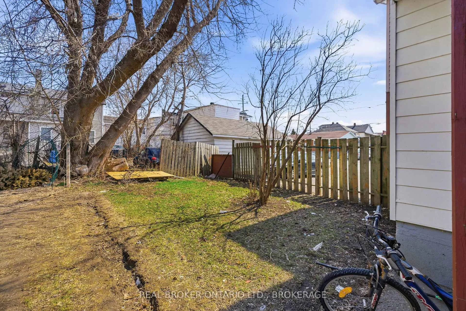 Photo 20 of 302 Mcconnell Avenue, Cornwall — HOMEH