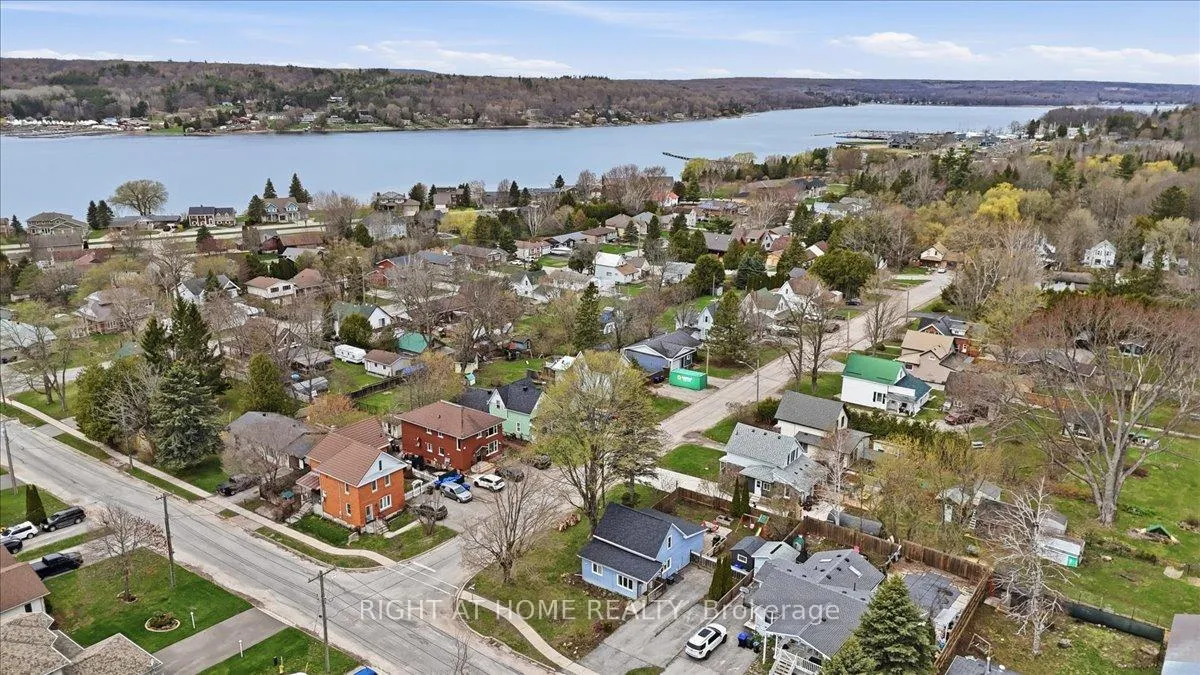 Photo 2 of 1 Leonard Avenue, Penetanguishene — HOMEH