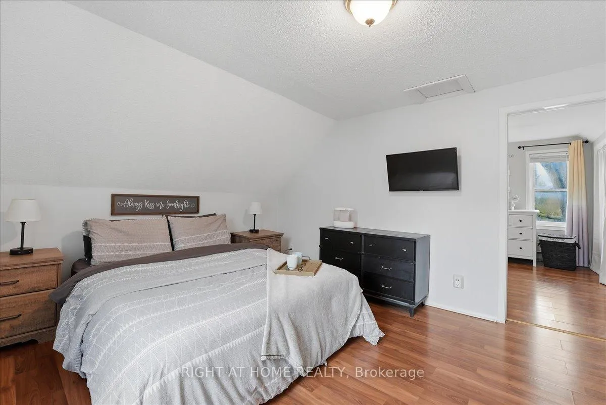 Photo 10 of 1 Leonard Avenue, Penetanguishene — HOMEH