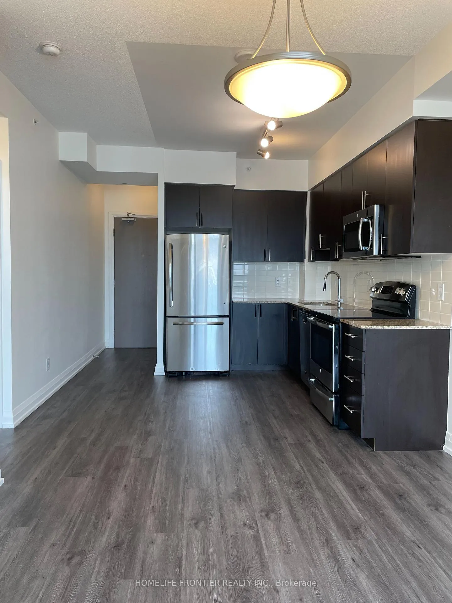 Photo 2 of Unit 202, 7167 Yonge Street, Markham, Grandview — HOMEH