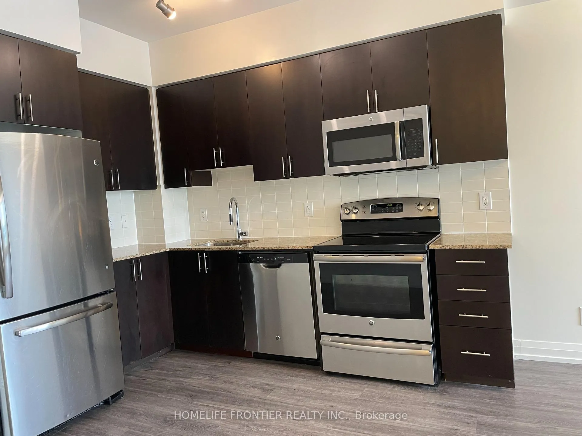Photo 6 of Unit 202, 7167 Yonge Street, Markham, Grandview — HOMEH