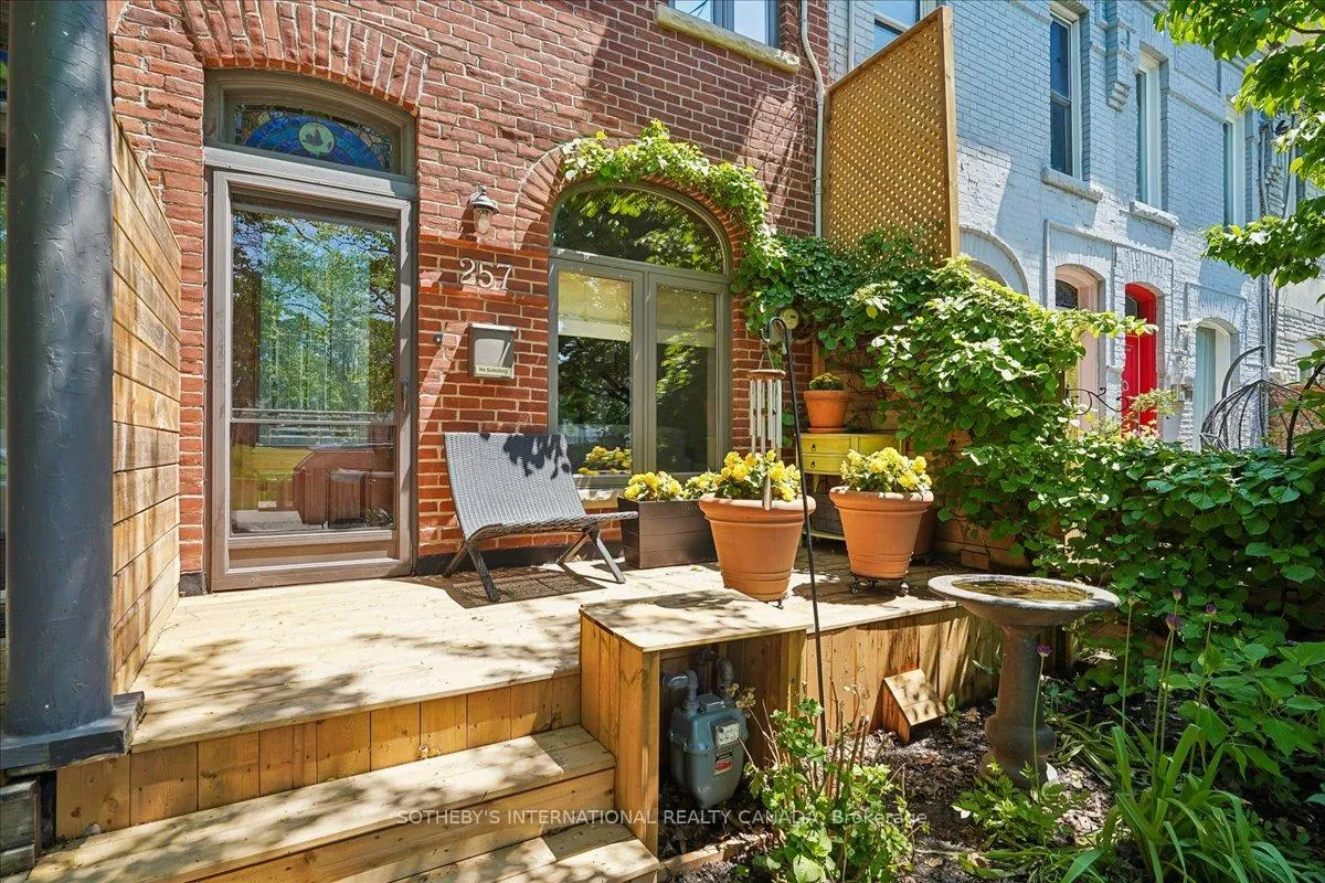 Photo 2 of 257 Booth Avenue, Toronto, South Riverdale — HOMEH