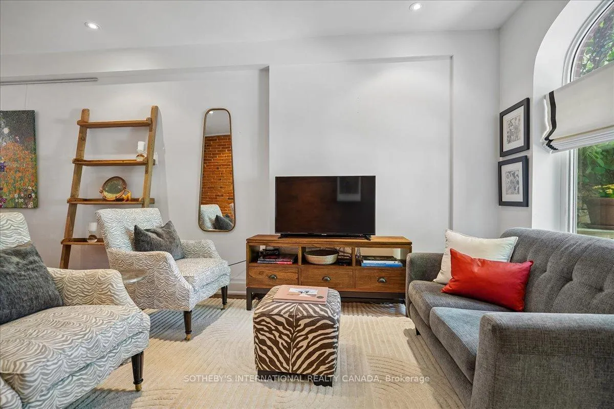 Photo 4 of 257 Booth Avenue, Toronto, South Riverdale — HOMEH
