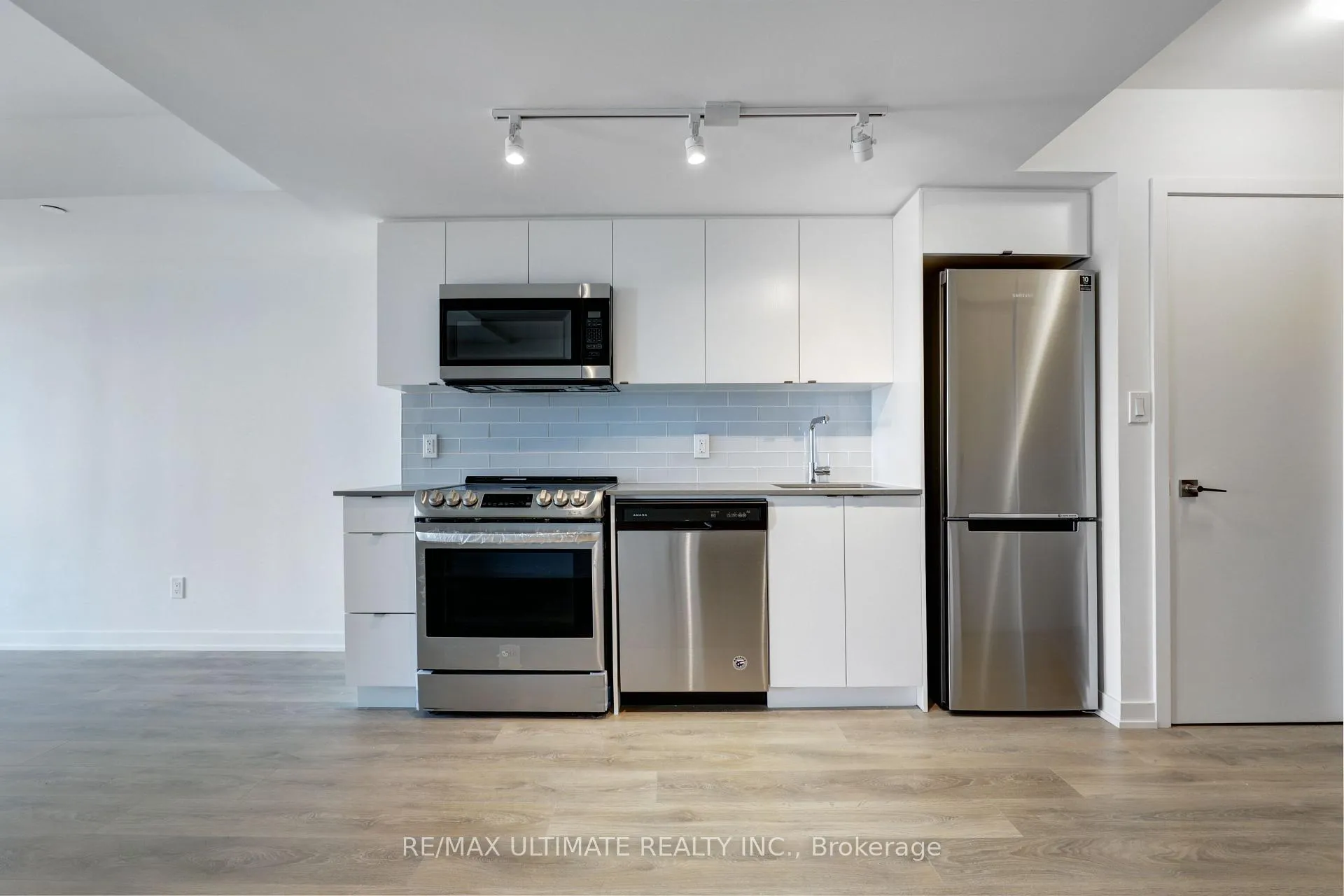 Photo 6 of Unit 513, 1401 O'Connor Drive, Toronto, O'Connor-Parkview — HOMEH