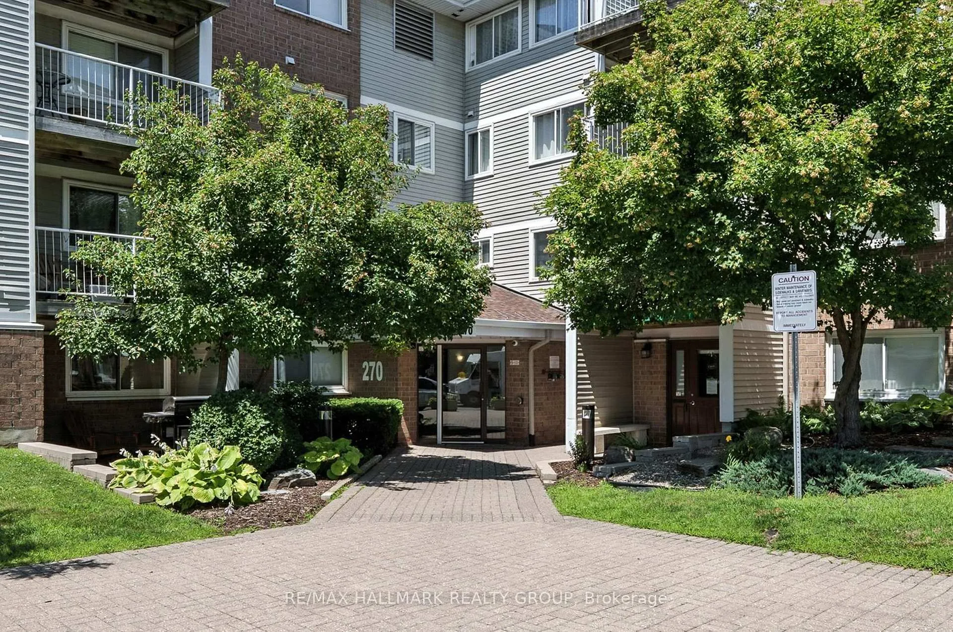 Photo 2 of 270 Brittany Drive, Ottawa, Viscount Alexander Park — HOMEH