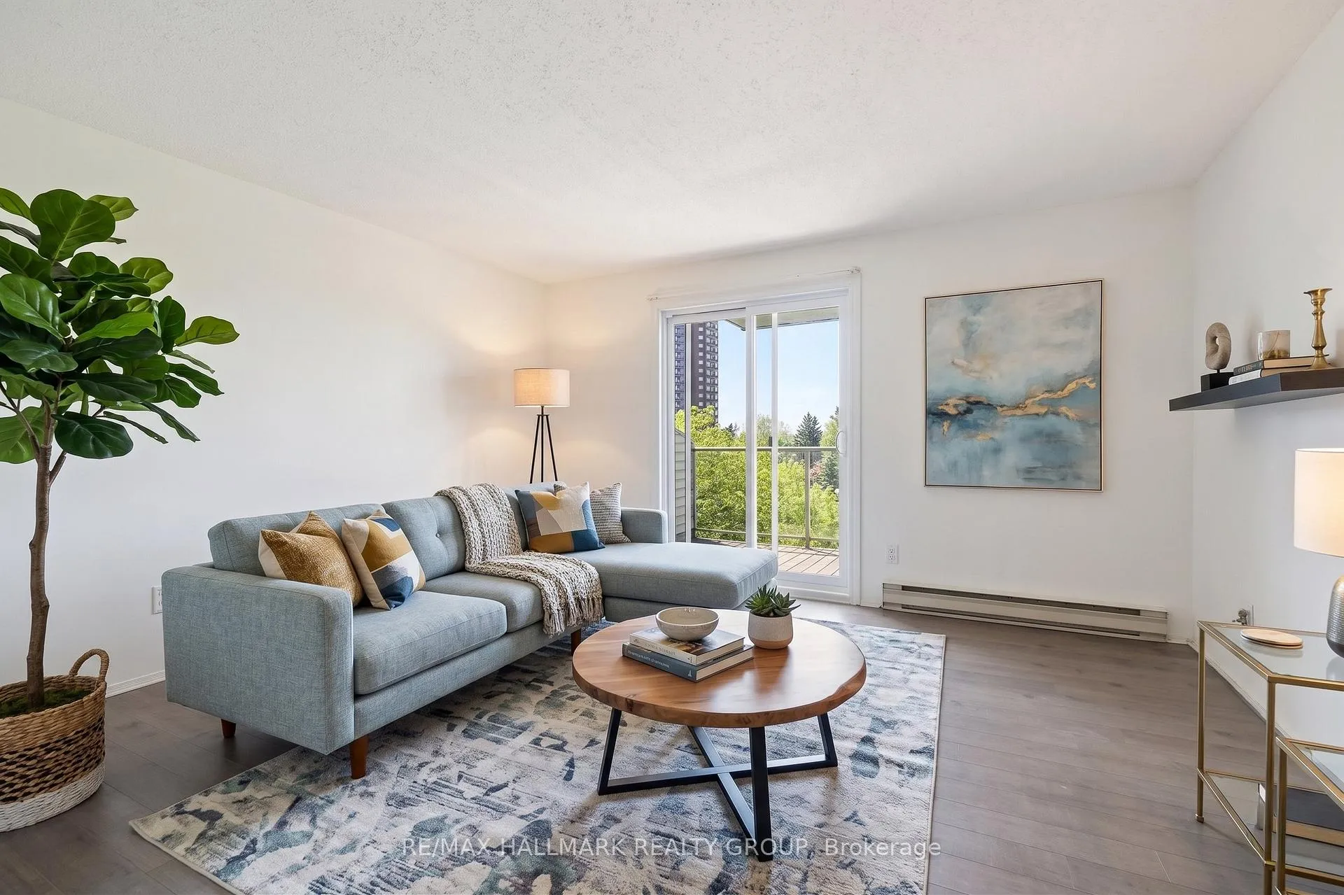 Photo 8 of 270 Brittany Drive, Ottawa, Viscount Alexander Park — HOMEH