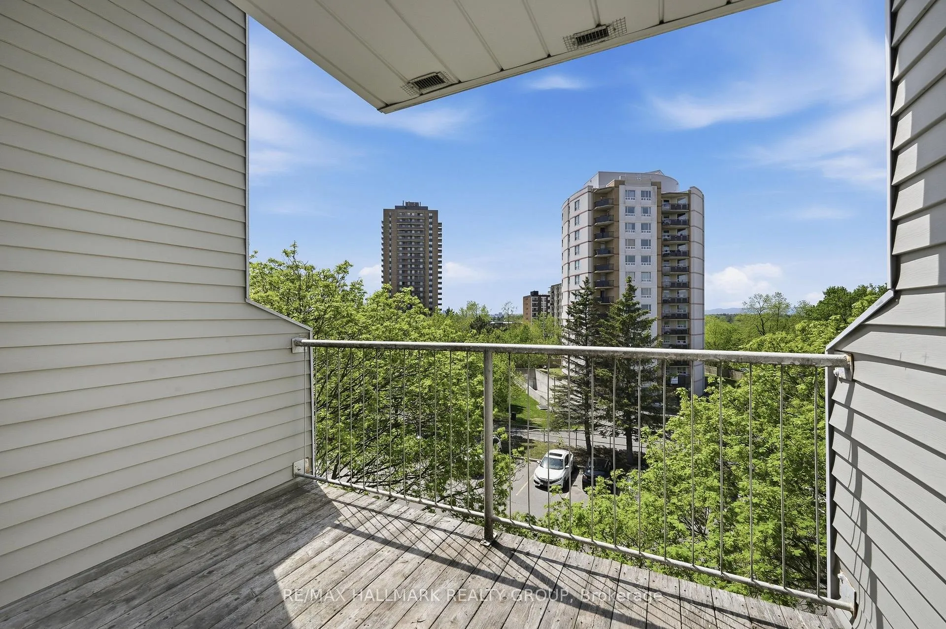 Photo 18 of 270 Brittany Drive, Ottawa, Viscount Alexander Park — HOMEH