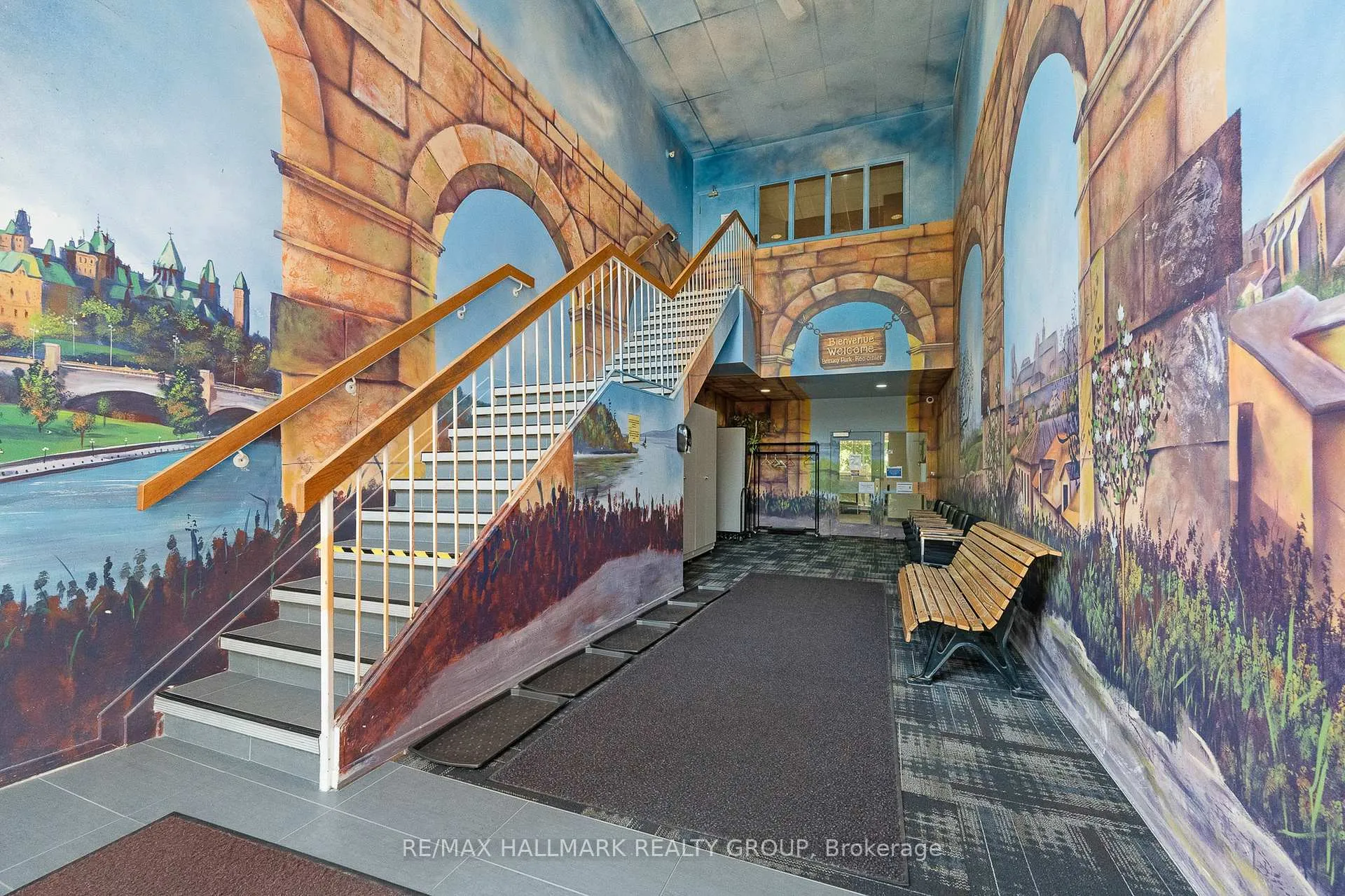 Photo 23 of 270 Brittany Drive, Ottawa, Viscount Alexander Park — HOMEH