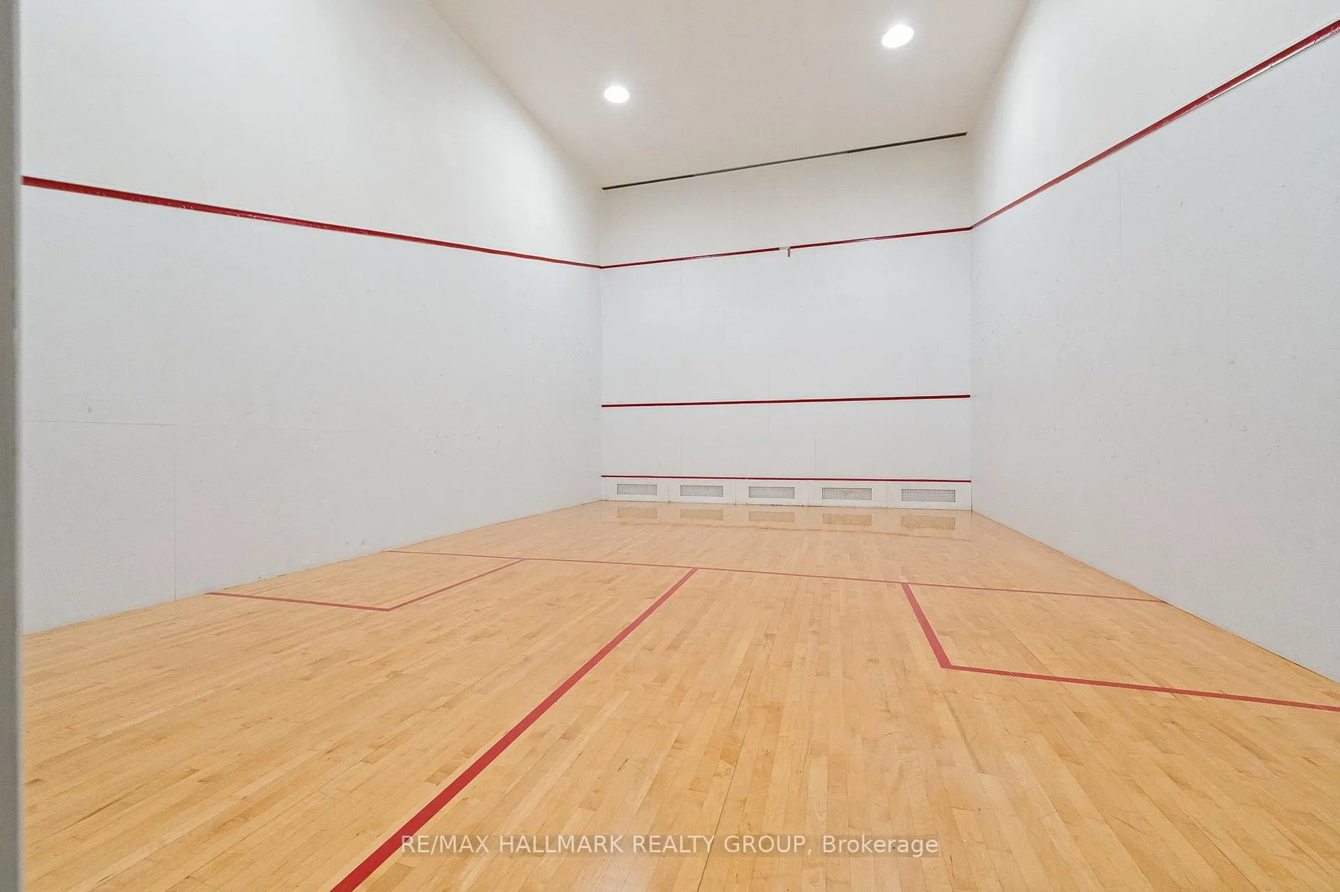 Photo 25 of 270 Brittany Drive, Ottawa, Viscount Alexander Park — HOMEH