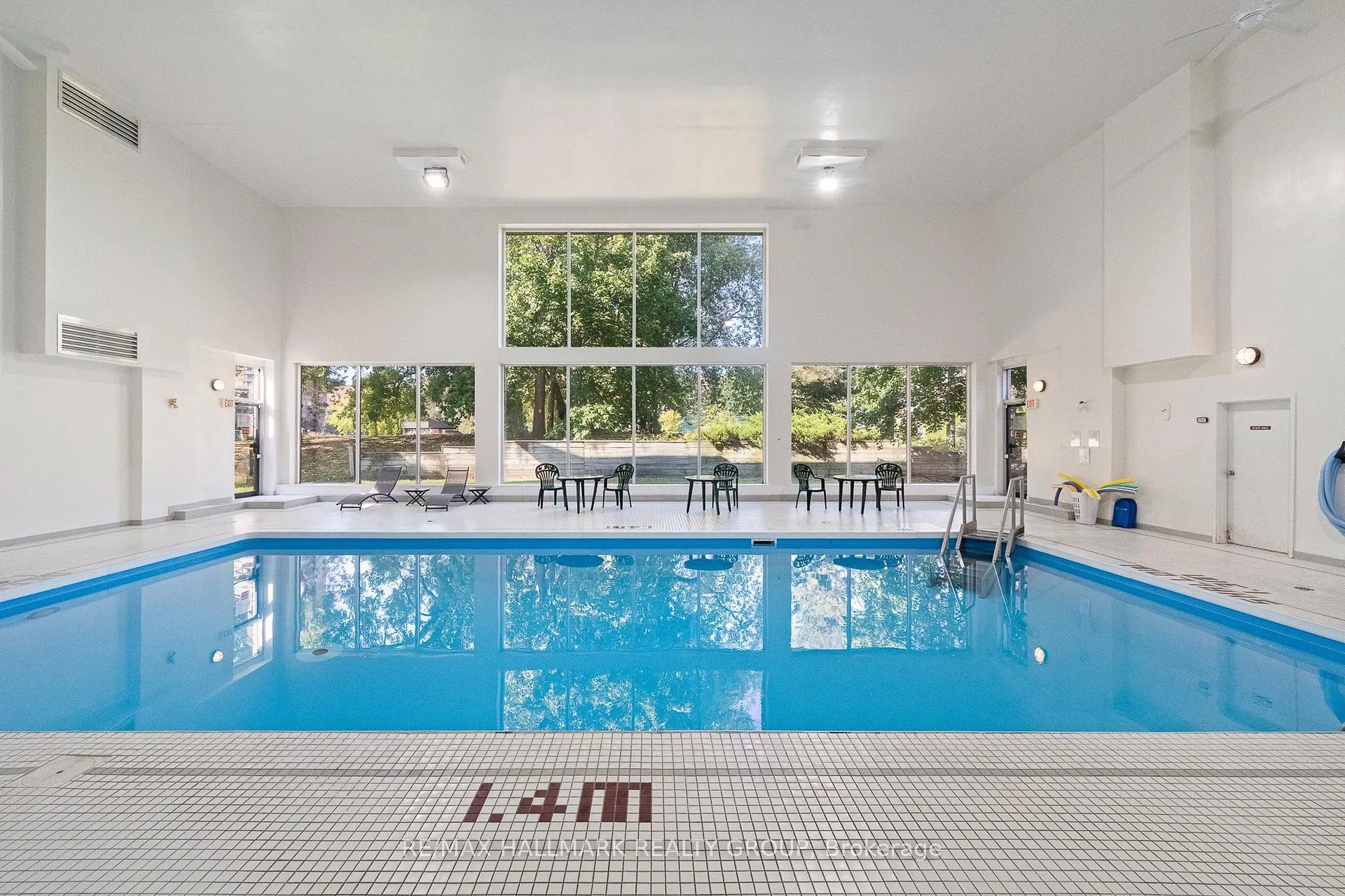 Photo 27 of 270 Brittany Drive, Ottawa, Viscount Alexander Park — HOMEH