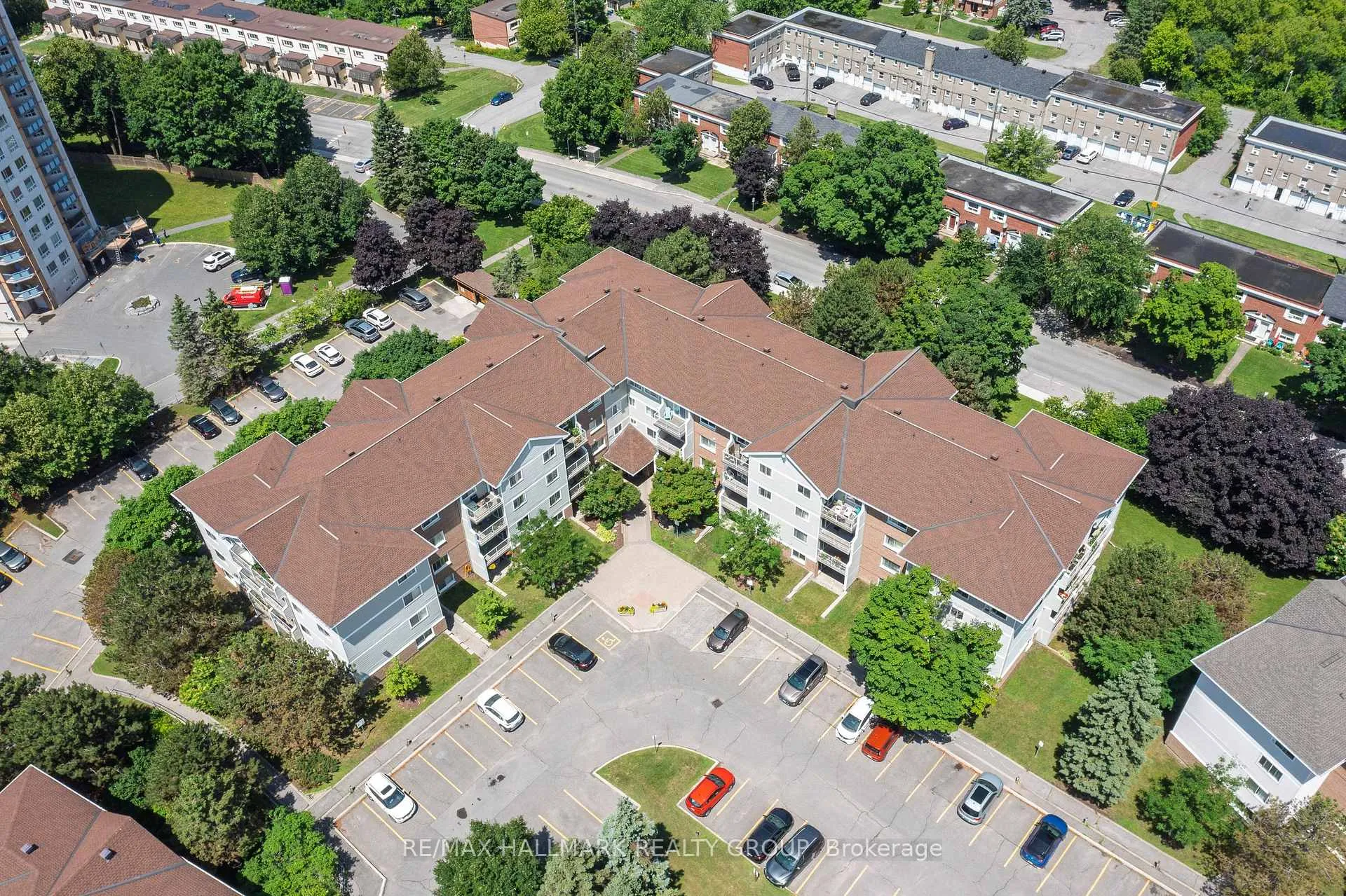 Photo 28 of 270 Brittany Drive, Ottawa, Viscount Alexander Park — HOMEH