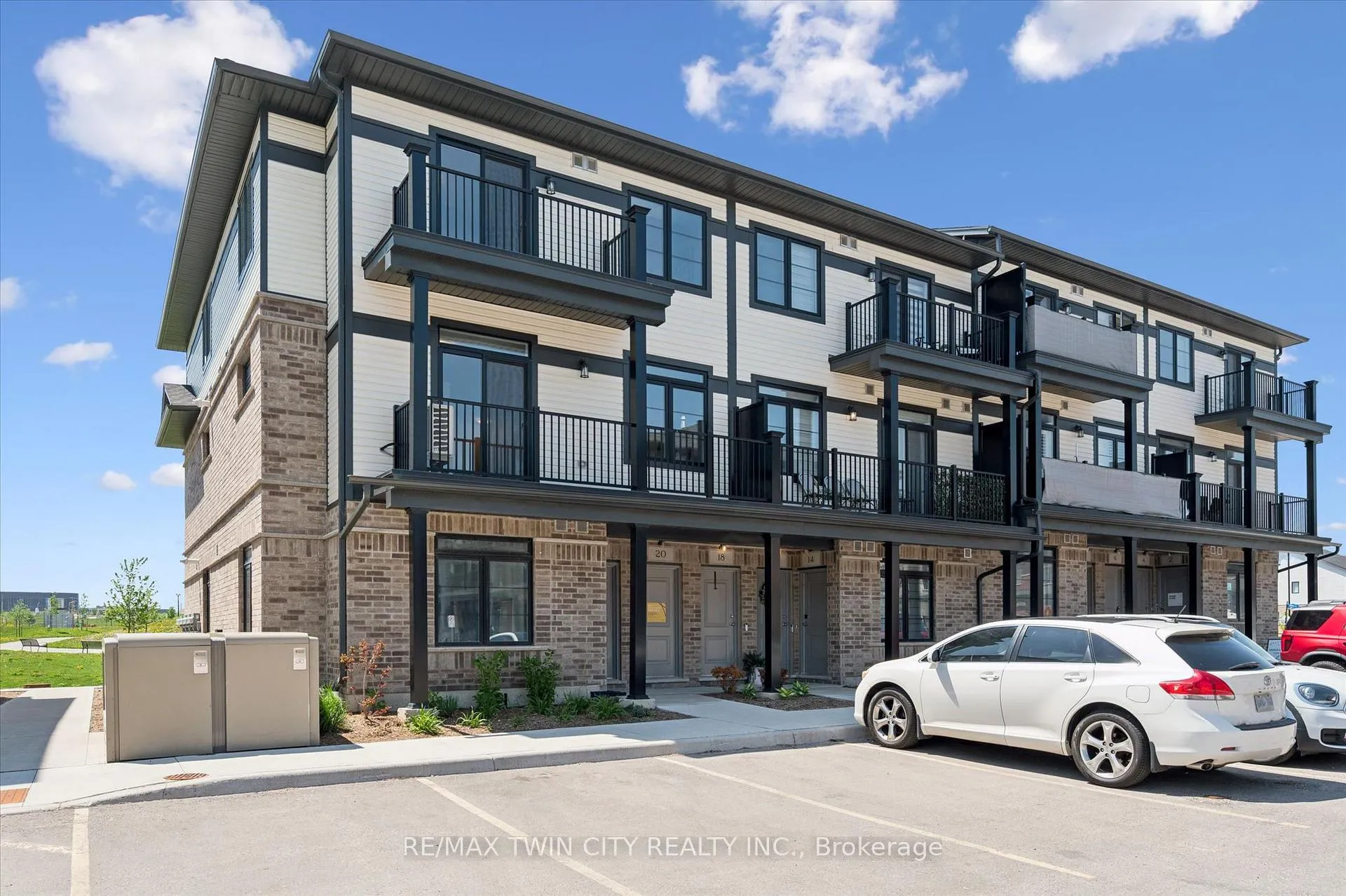 Photo 1 of 20 Lomond Lane, Kitchener, Huron Park — HOMEH