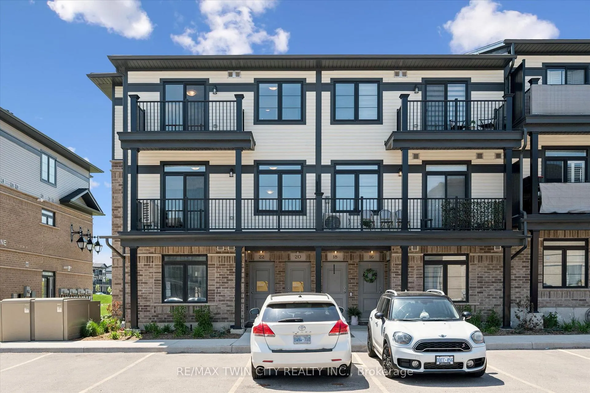 Photo 2 of 20 Lomond Lane, Kitchener, Huron Park — HOMEH