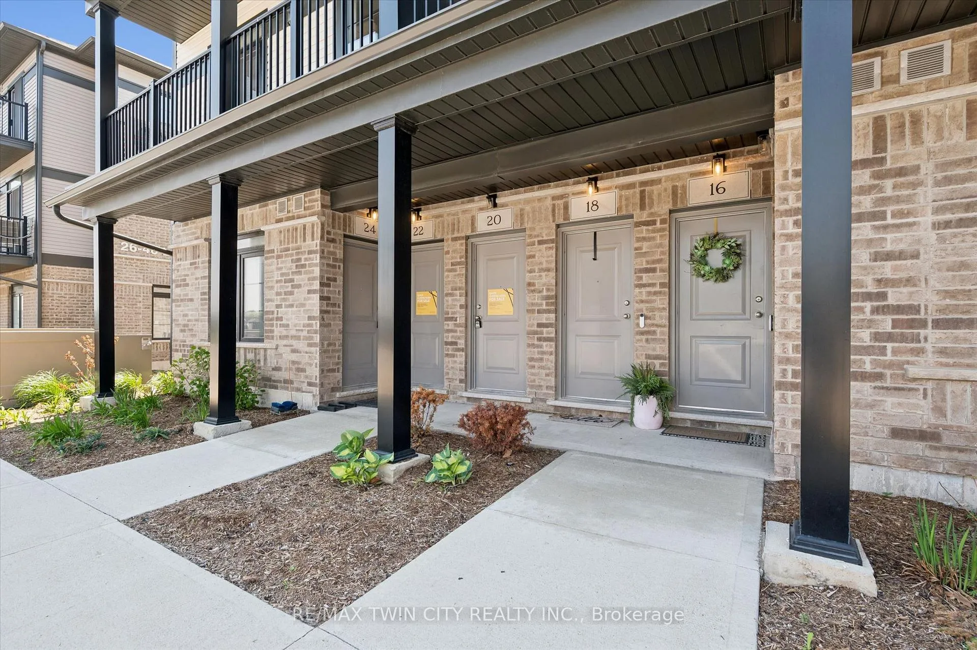 Photo 3 of 20 Lomond Lane, Kitchener, Huron Park — HOMEH