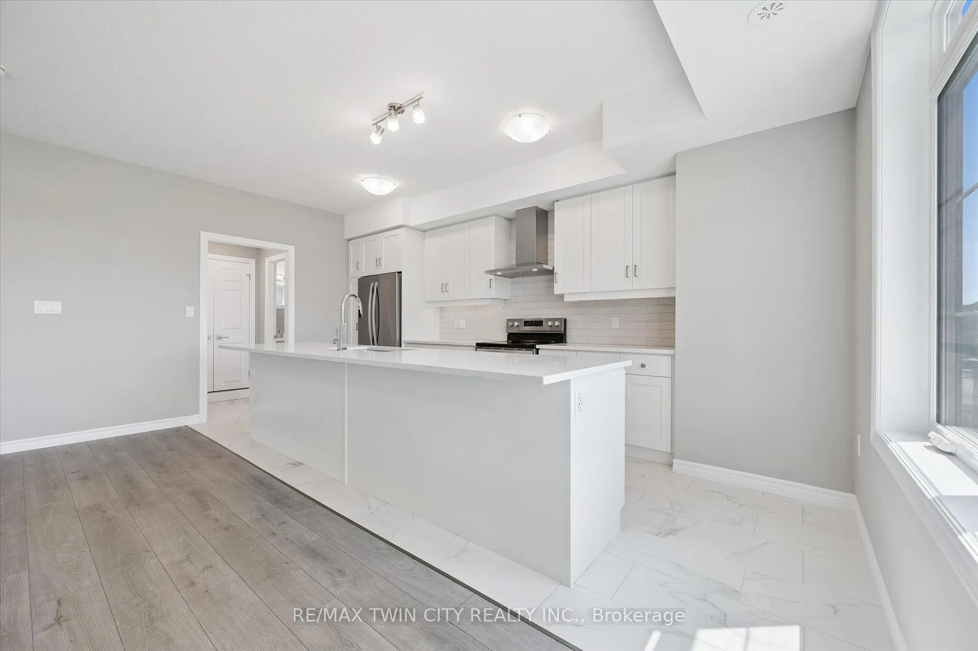 Photo 18 of 20 Lomond Lane, Kitchener, Huron Park — HOMEH