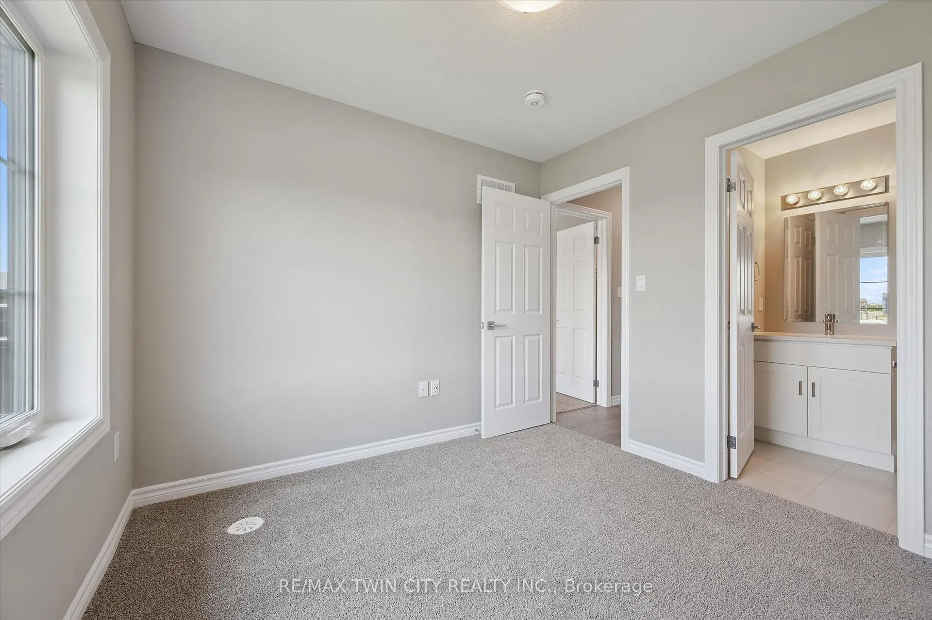 Photo 31 of 20 Lomond Lane, Kitchener, Huron Park — HOMEH