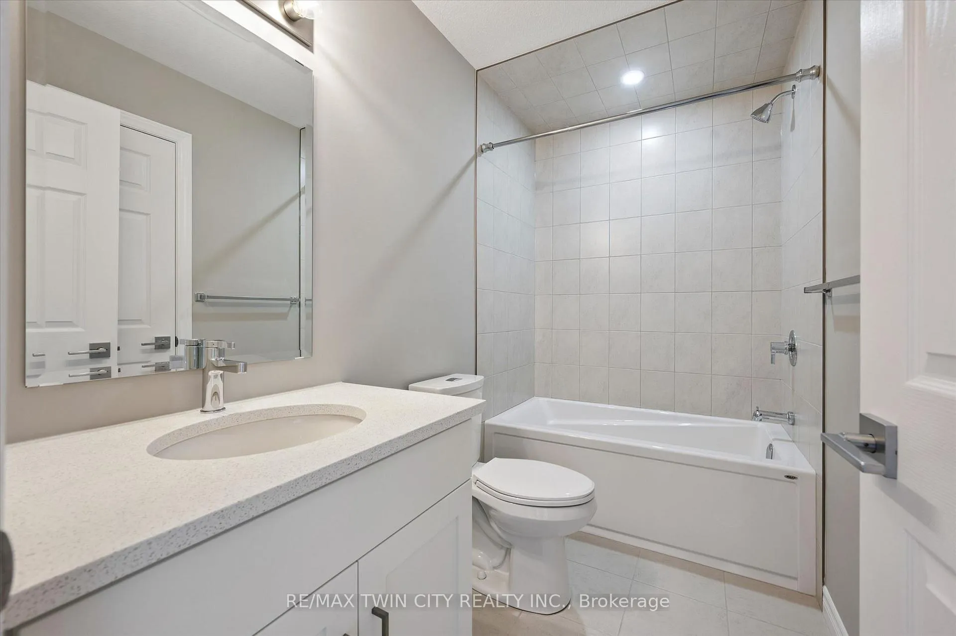 Photo 32 of 20 Lomond Lane, Kitchener, Huron Park — HOMEH
