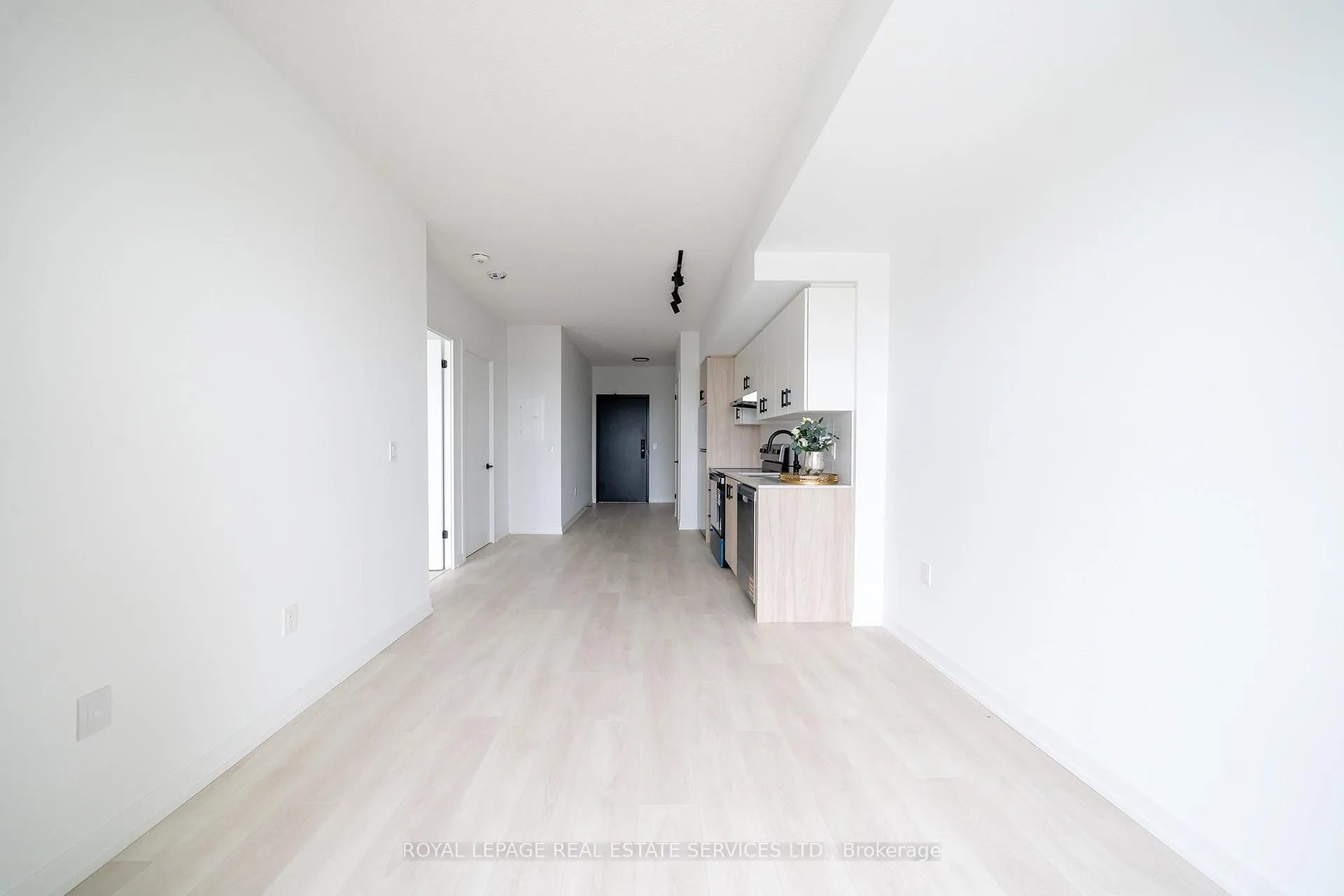 Photo 4 of Unit C1111, 4878 Powers Common, Burlington, Alton — HOMEH