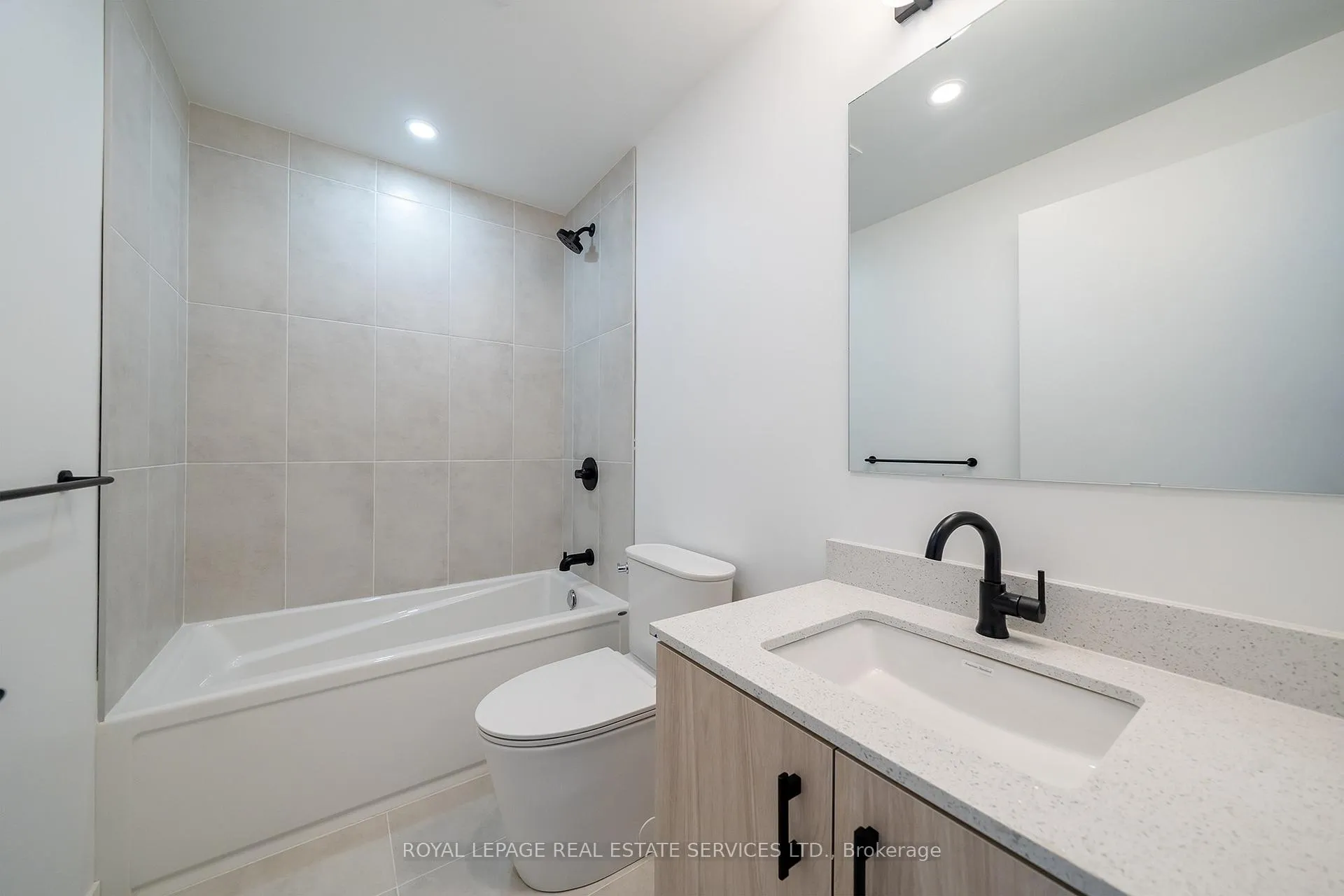 Photo 11 of Unit C1111, 4878 Powers Common, Burlington, Alton — HOMEH