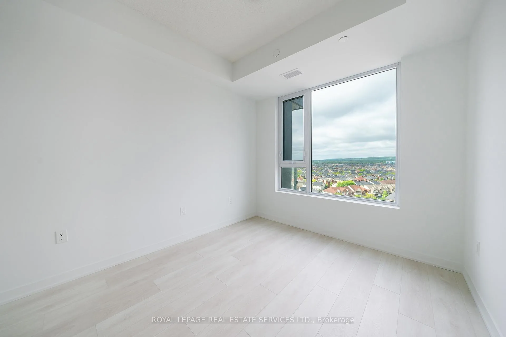 Photo 12 of Unit C1111, 4878 Powers Common, Burlington, Alton — HOMEH