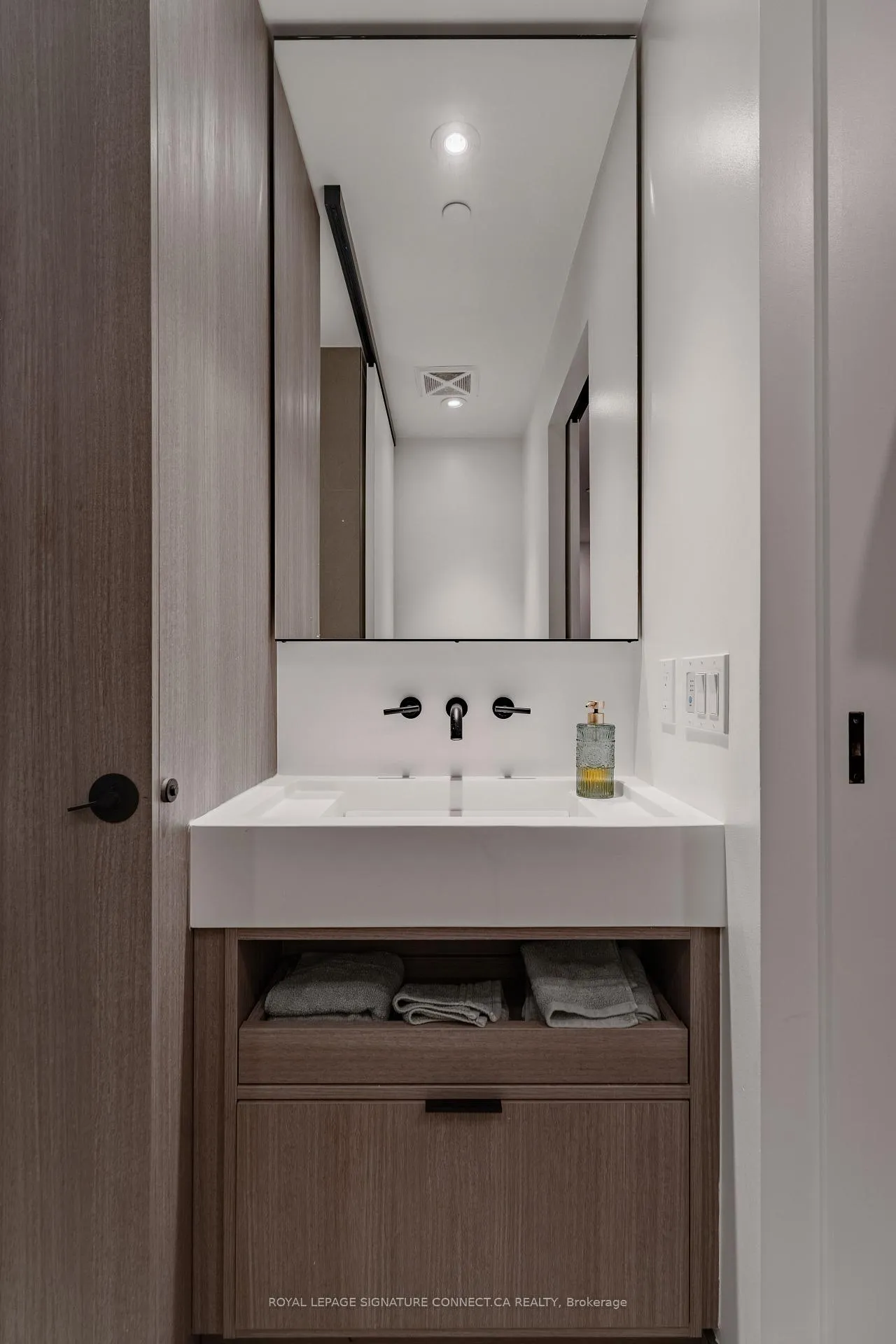 Photo 8 of Unit 3408, 55 Charles Street E, Toronto, Church-Yonge Corridor — HOMEH