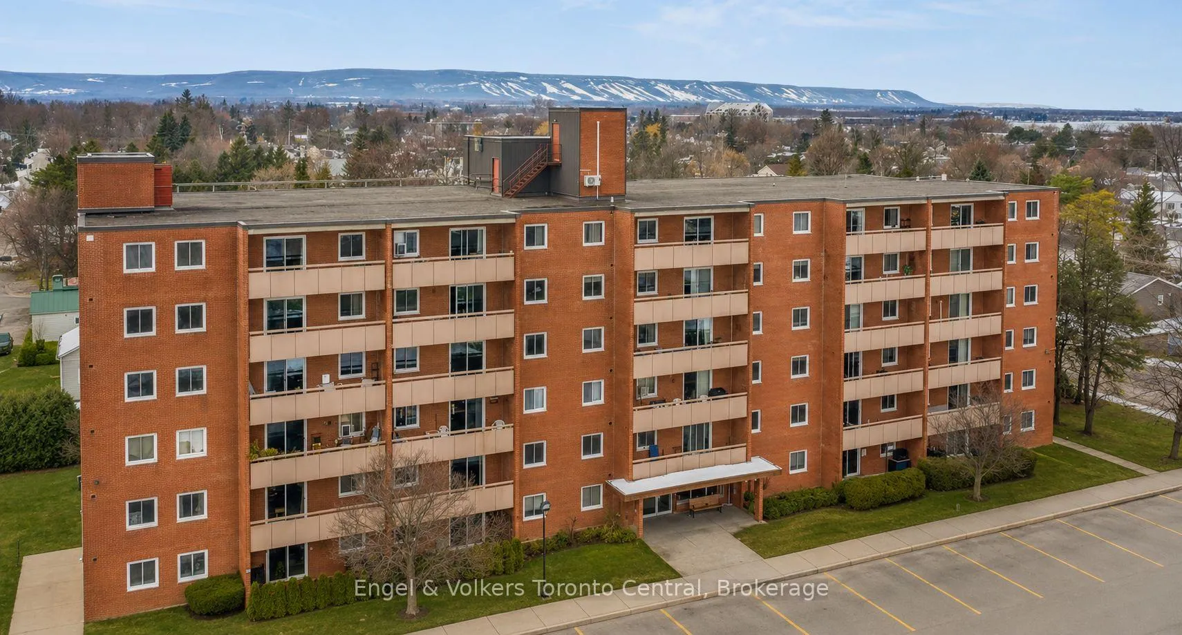 Front of Unit 404, 460 Ontario Street
