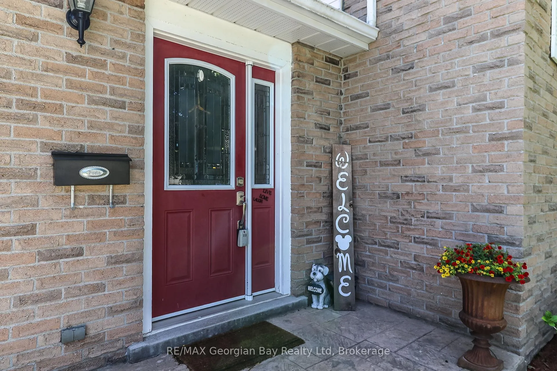 Photo 3 of 1007 Glen Mhor Crescent, Midland — HOMEH