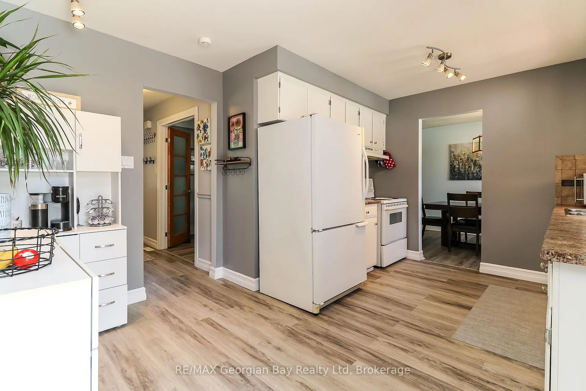 Photo 11 of 1007 Glen Mhor Crescent, Midland — HOMEH