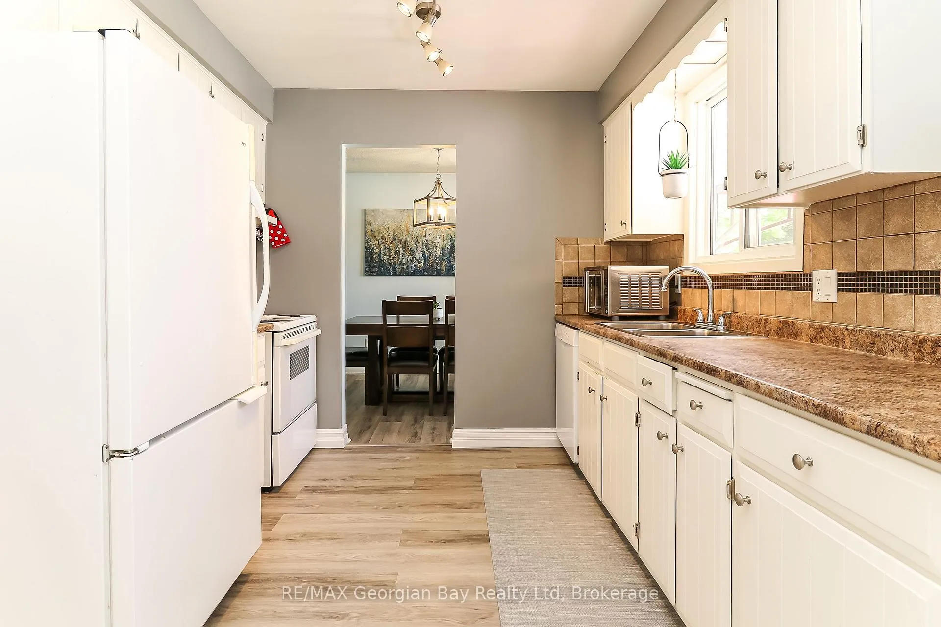 Photo 12 of 1007 Glen Mhor Crescent, Midland — HOMEH
