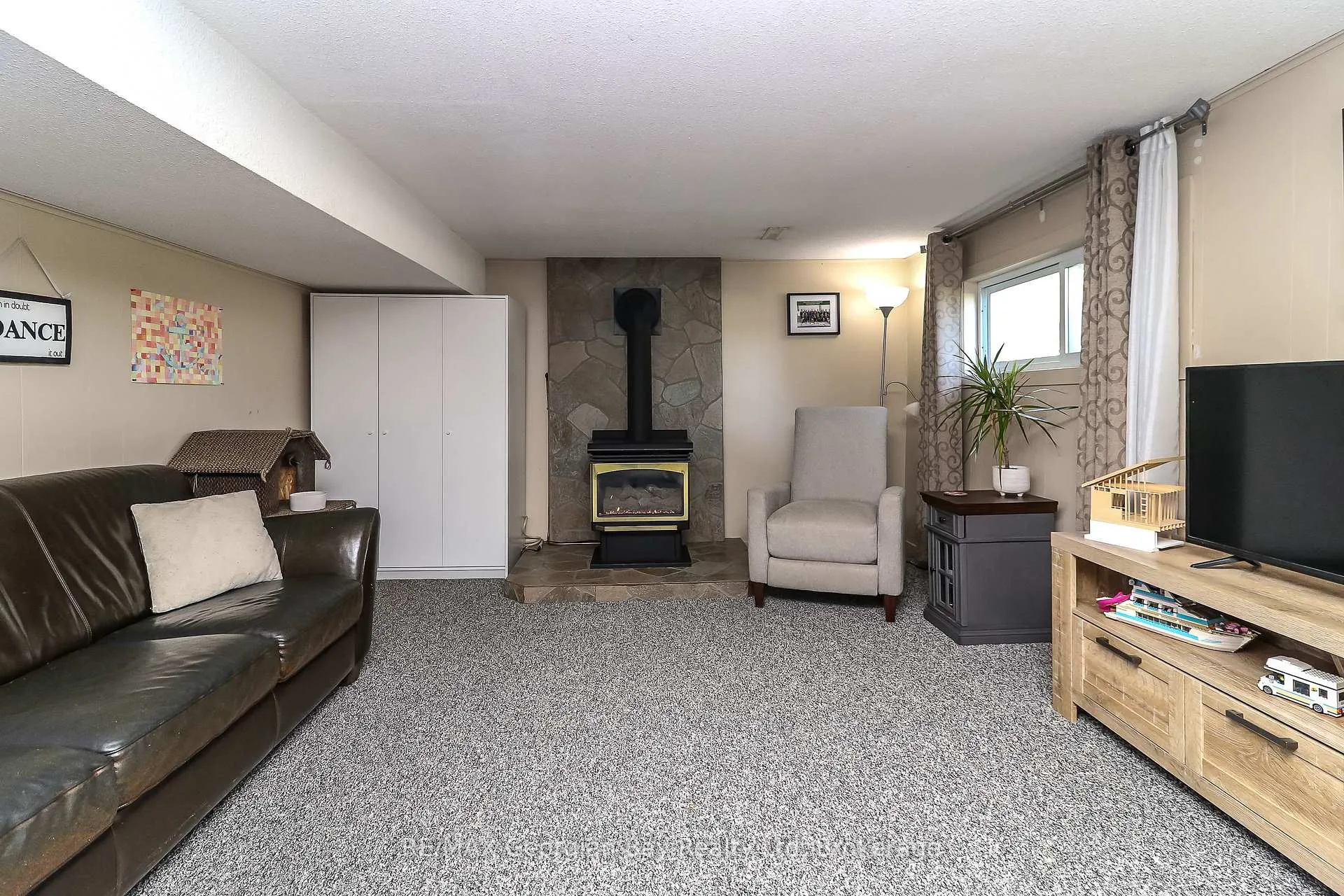 Photo 24 of 1007 Glen Mhor Crescent, Midland — HOMEH