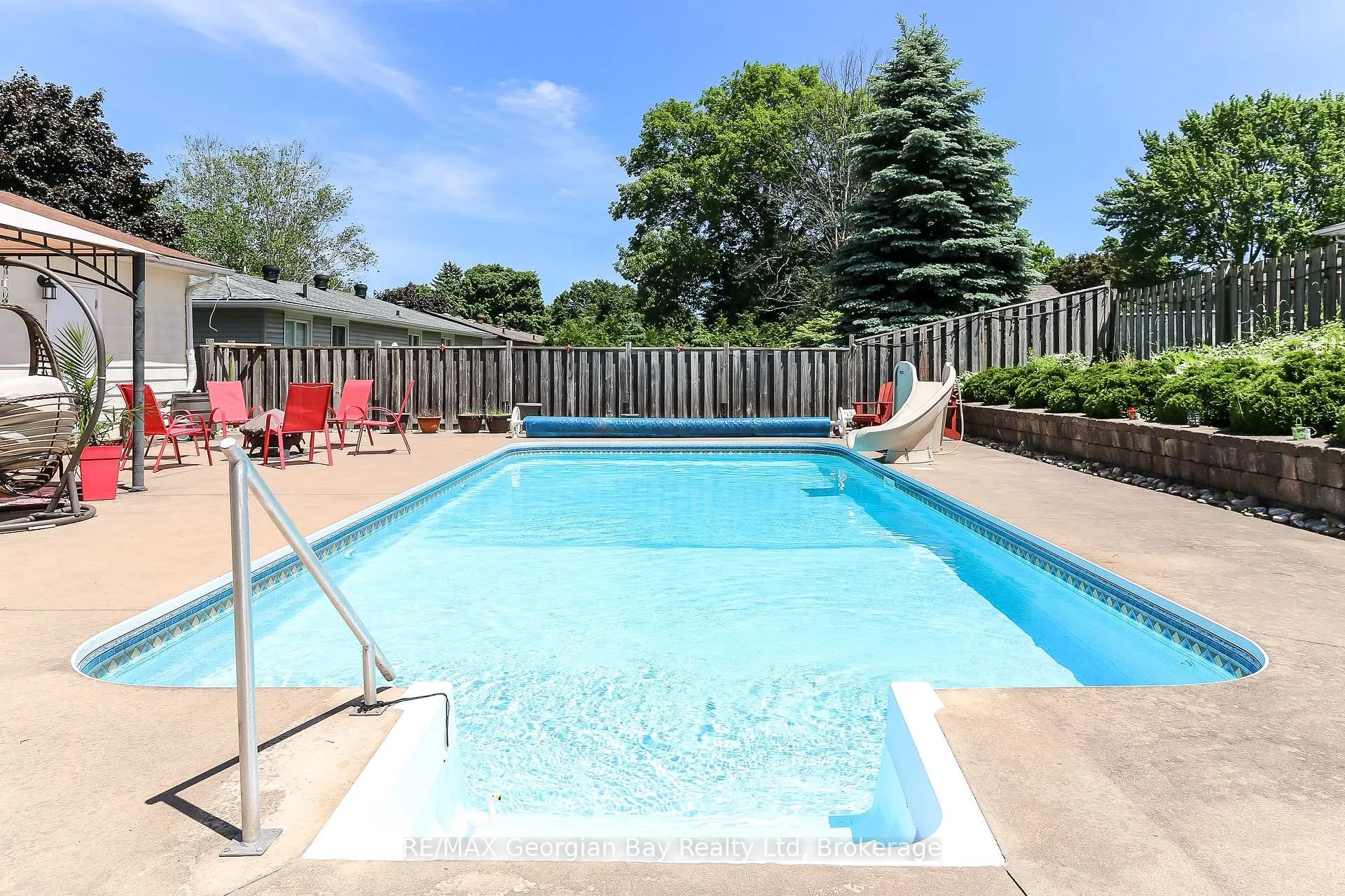Photo 32 of 1007 Glen Mhor Crescent, Midland — HOMEH