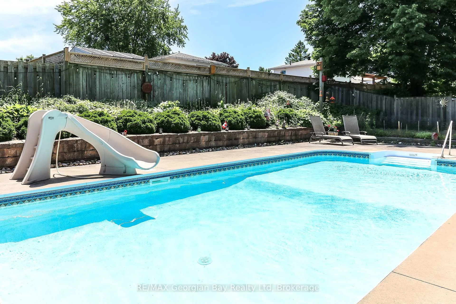 Photo 34 of 1007 Glen Mhor Crescent, Midland — HOMEH