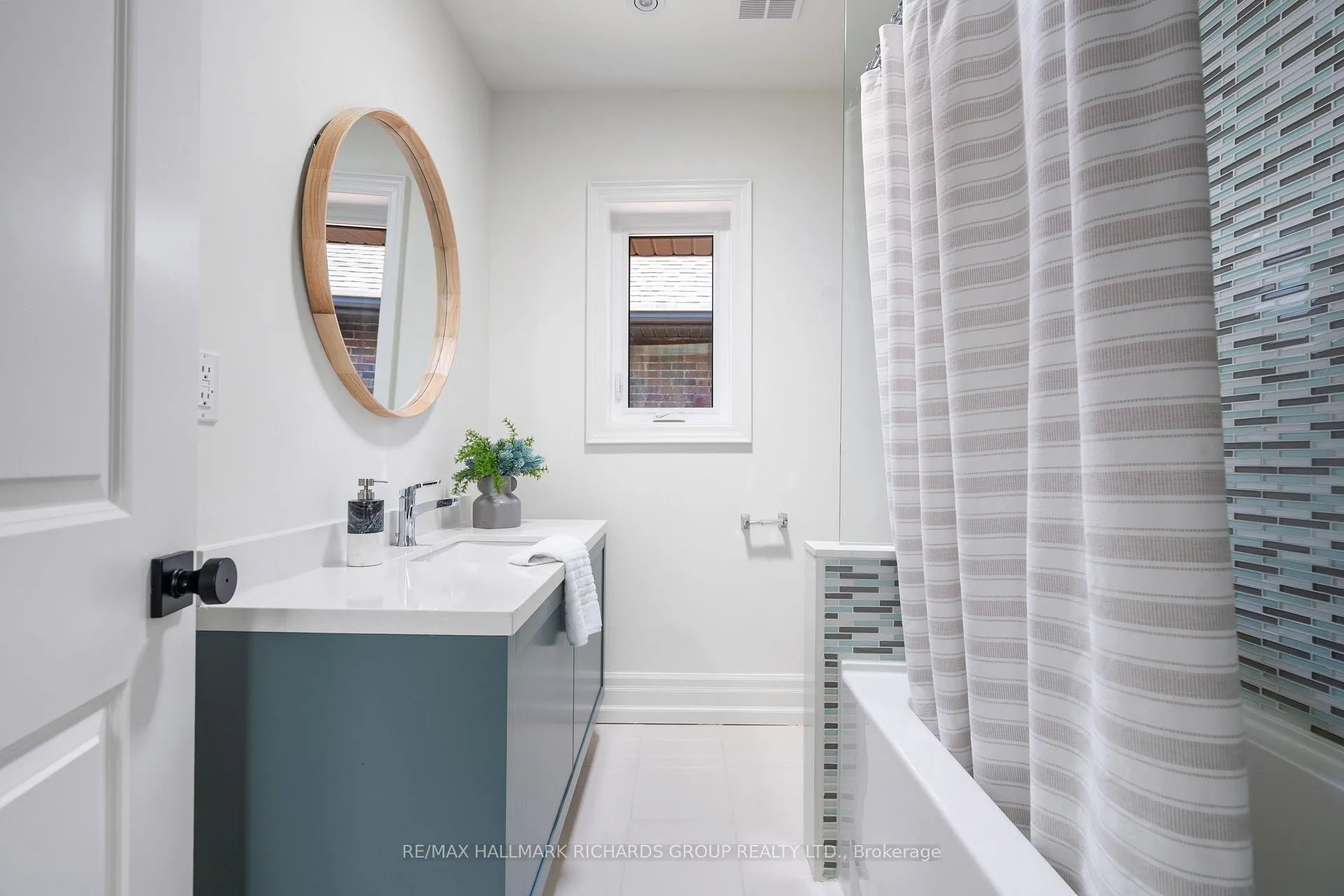 Photo 16 of 14 Cavendish Street, Toronto, The Beaches — HOMEH